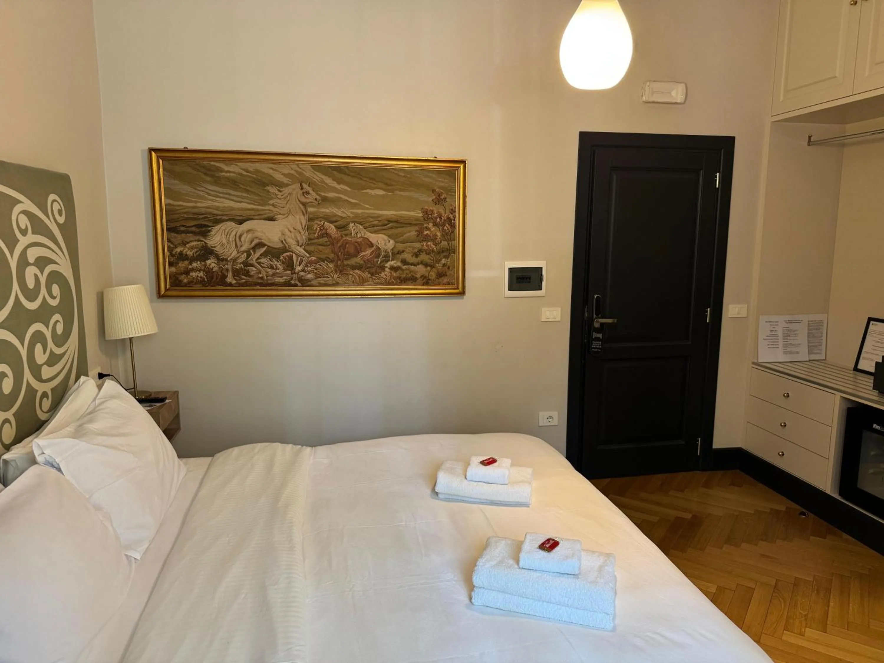 Bedroom, Bed in Santa Monica Townhouse