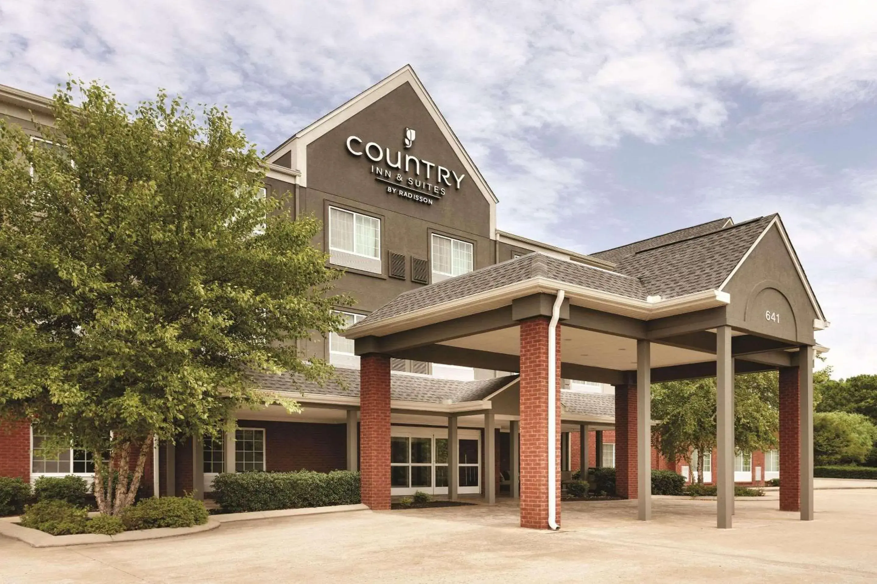 Property building in Country Inn & Suites by Radisson, Goodlettsville, TN Property building in Country Inn & Suites by Radisson, Goodlettsville, TN