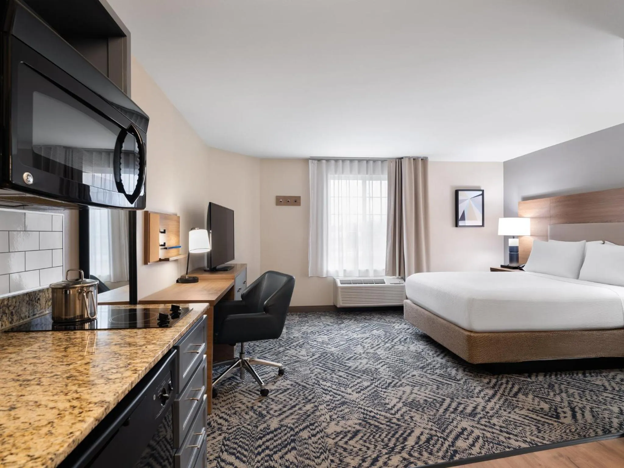 Photo of the whole room, Bed in Candlewood Suites Radcliff - Fort Knox by IHG