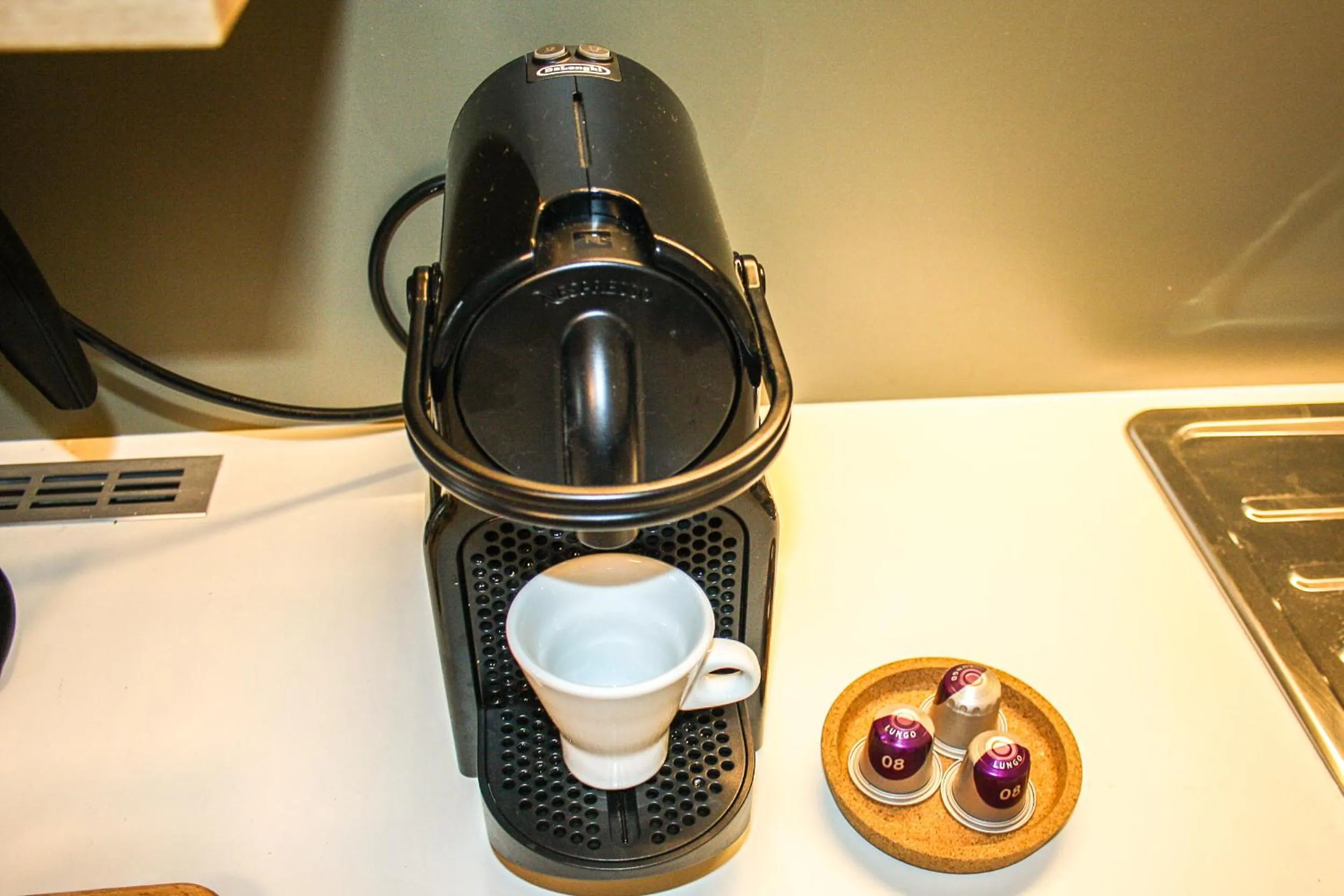 Coffee/tea facilities in Dynasta Central Suites