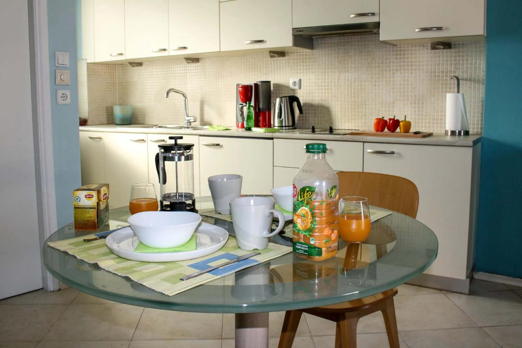 Coffee/tea facilities in Dynasta Central Suites