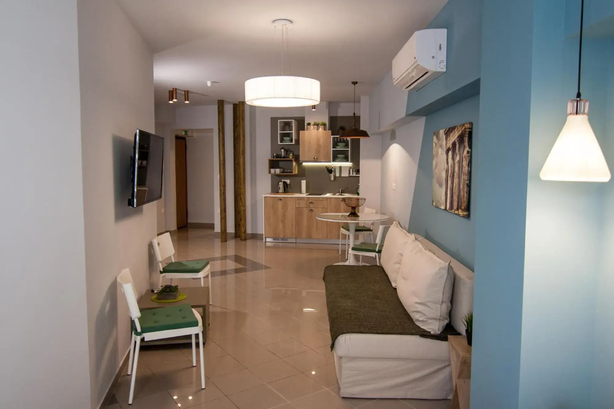 Coffee/tea facilities in Dynasta Central Suites Coffee/tea facilities in Dynasta Central Suites
