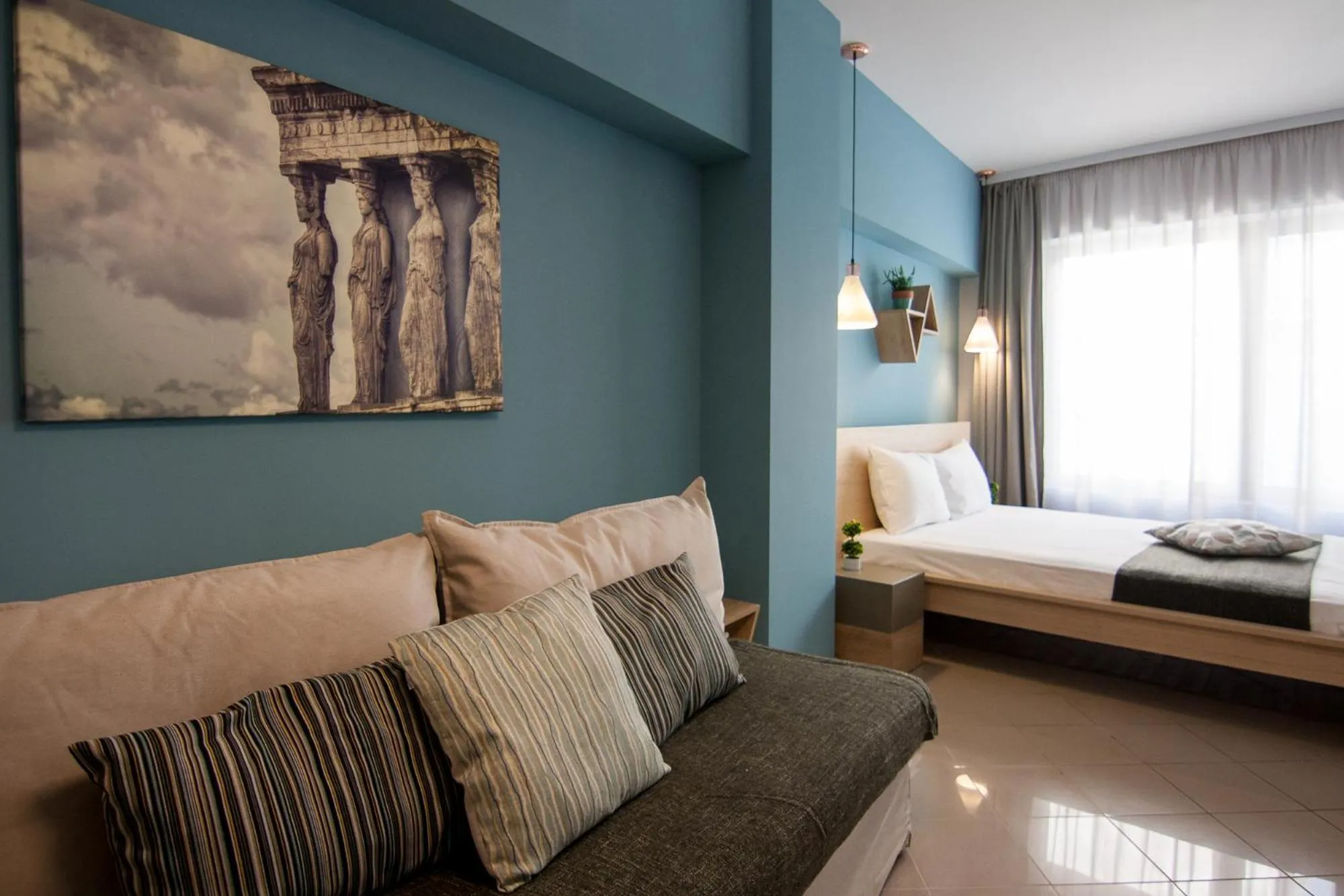 Living room, Bed in Dynasta Central Suites