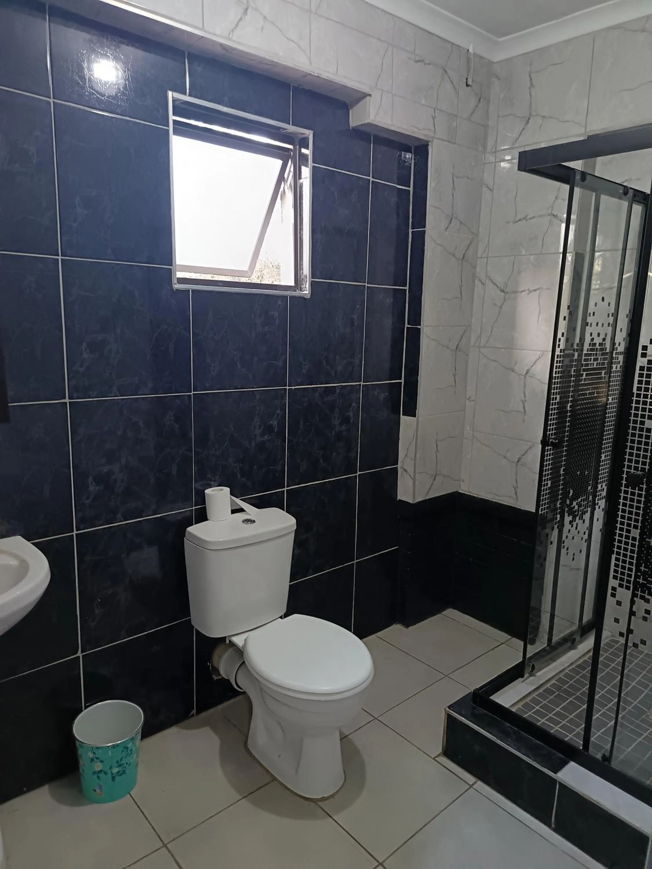 Shower in PMB Backpackers Lodge