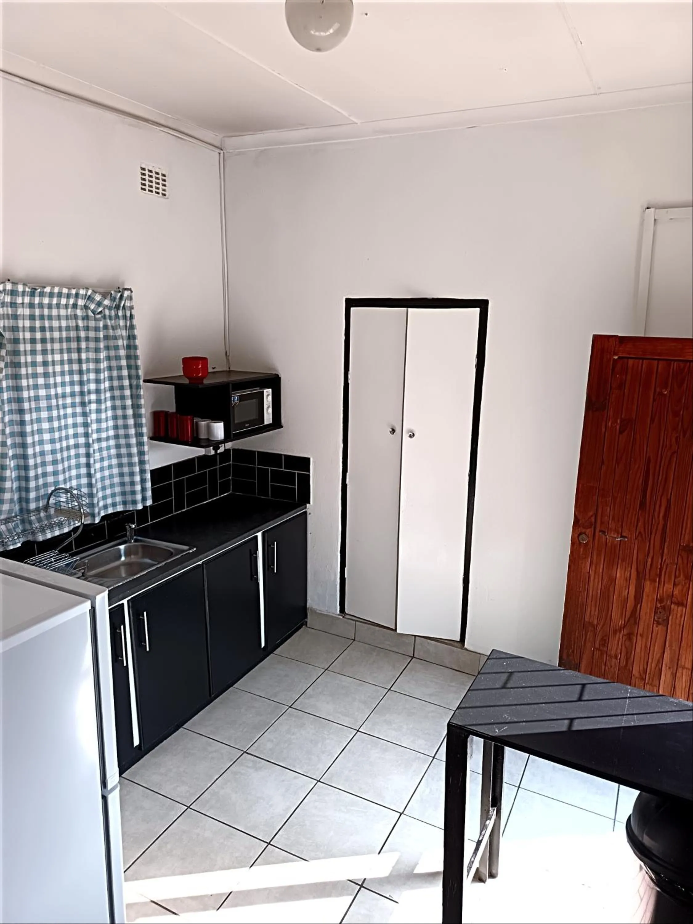 Kitchen or kitchenette in PMB Backpackers Lodge