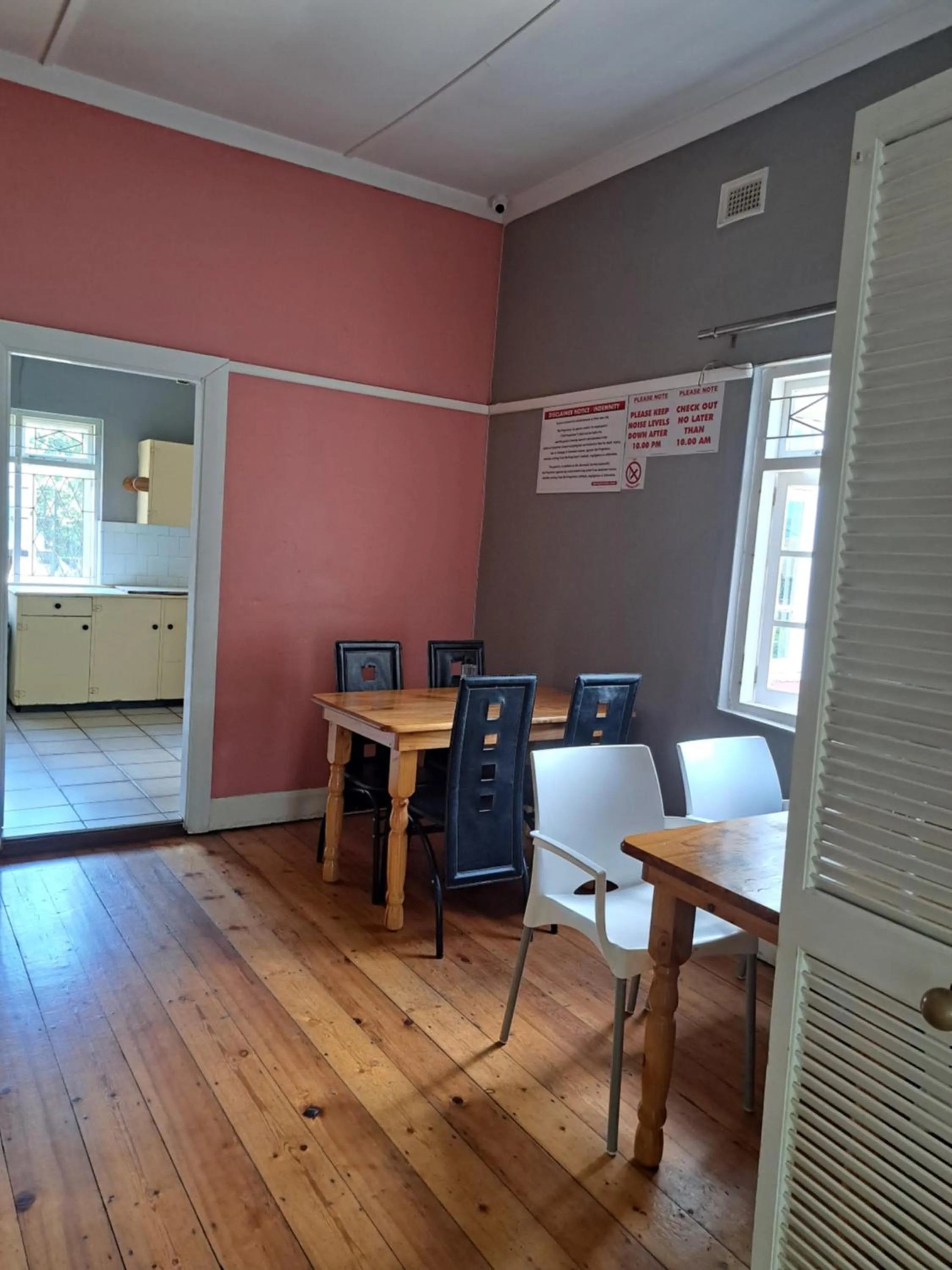 Kitchen or kitchenette in PMB Backpackers Lodge