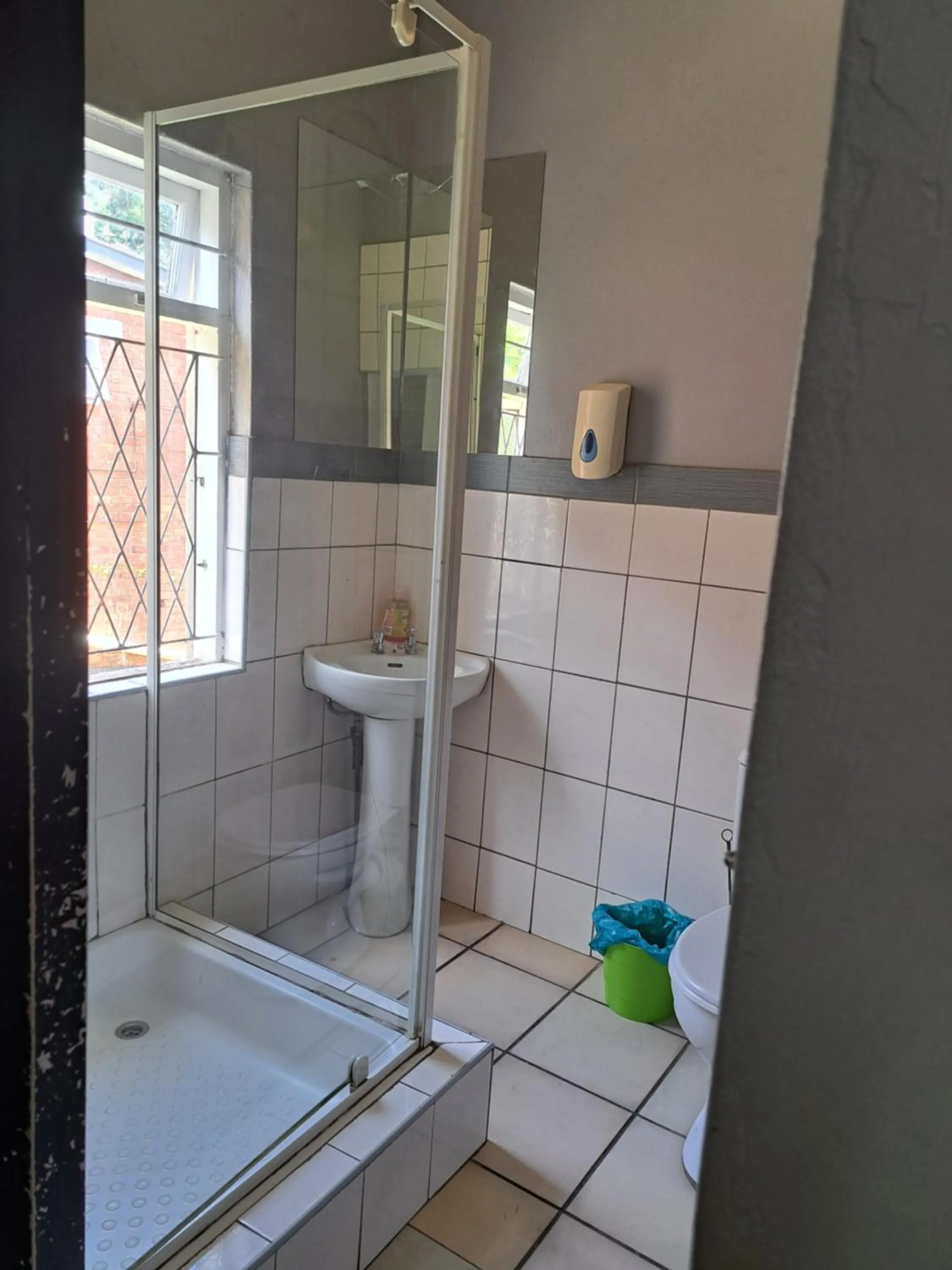 Shower in PMB Backpackers Lodge