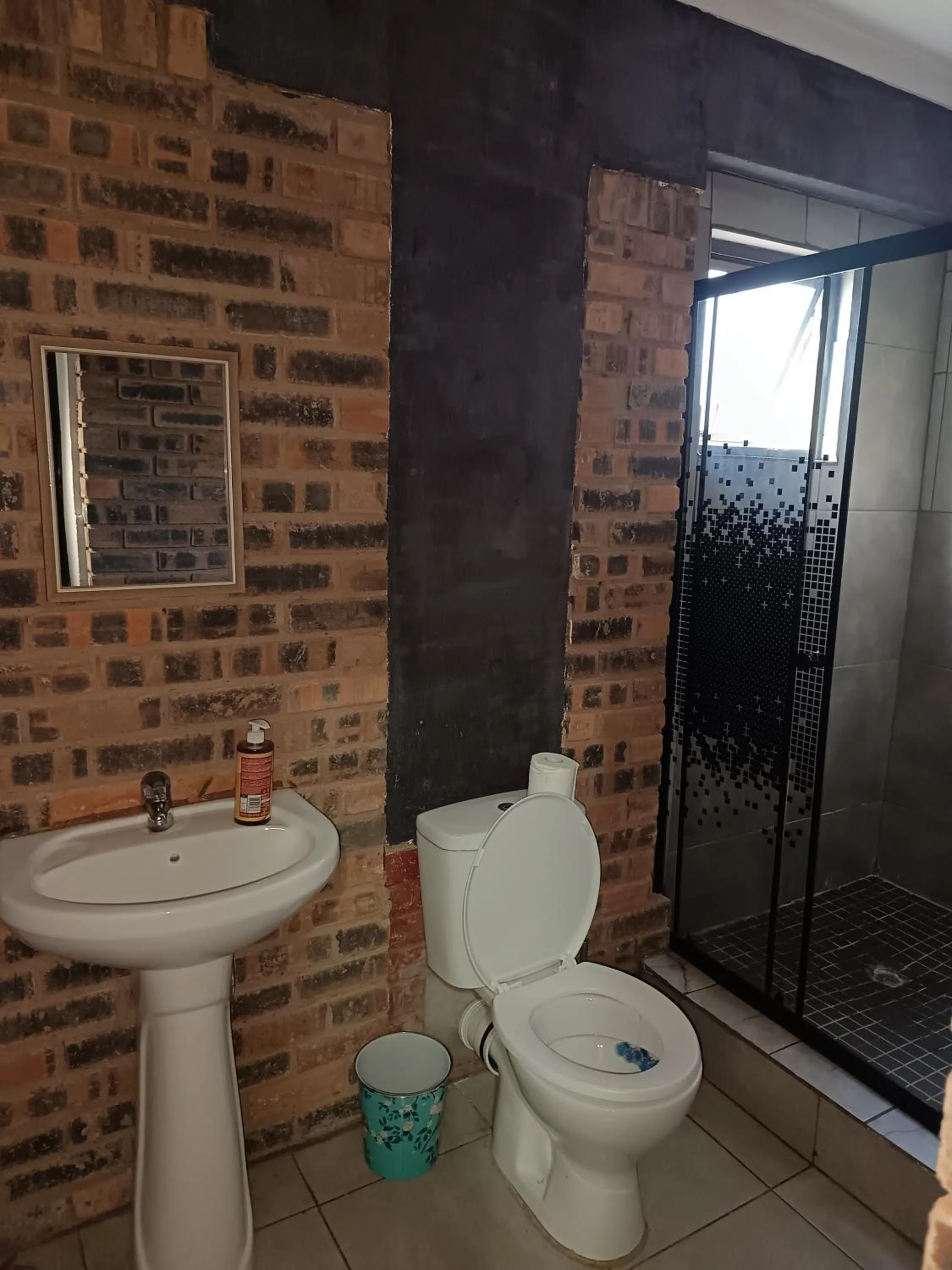 Toilet in PMB Backpackers Lodge