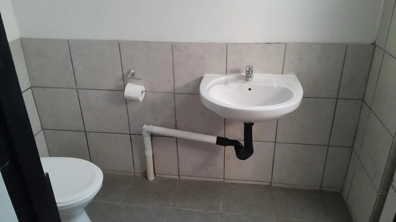 Shower in PMB Backpackers Lodge