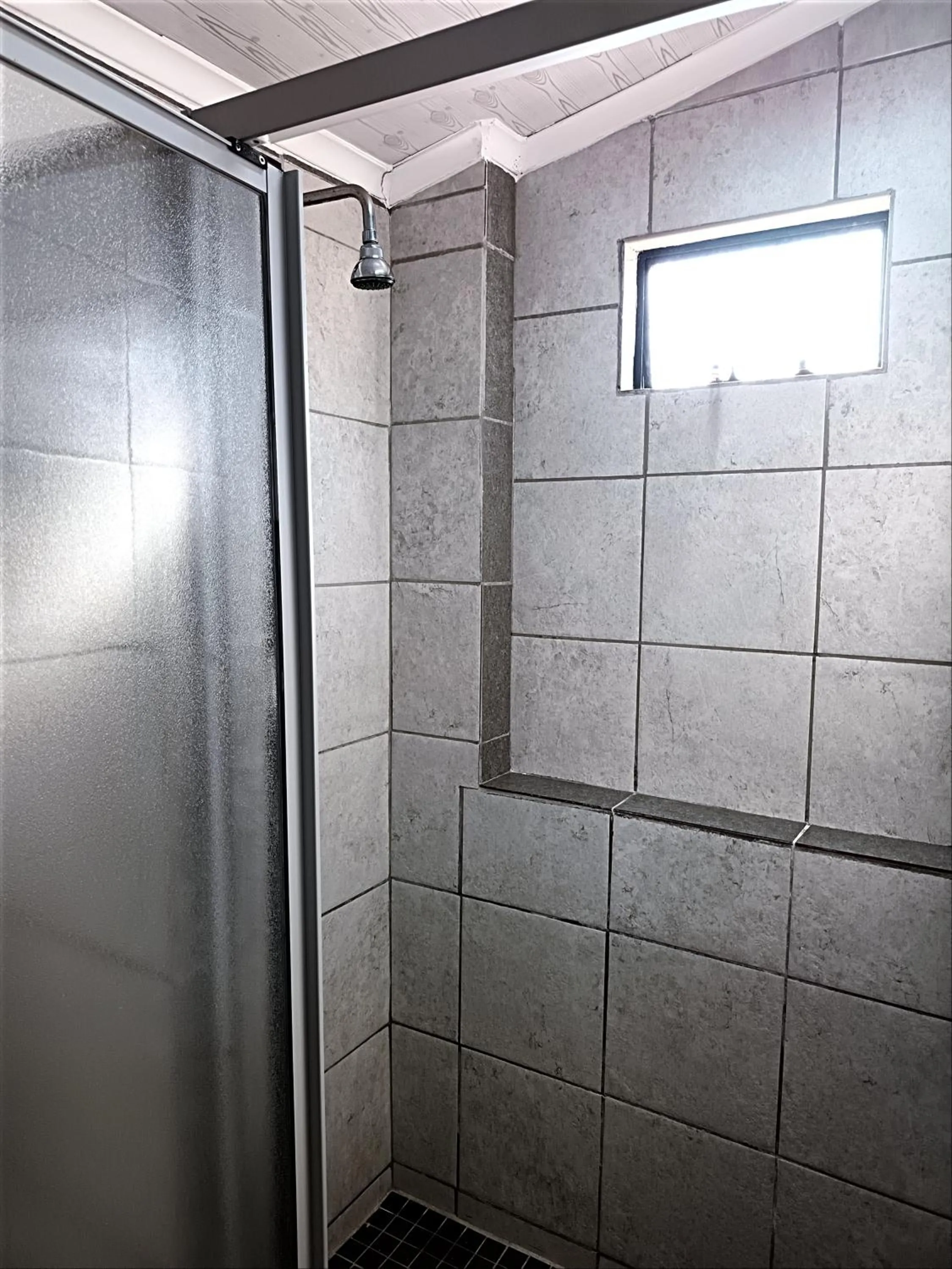 Shower in PMB Backpackers Lodge