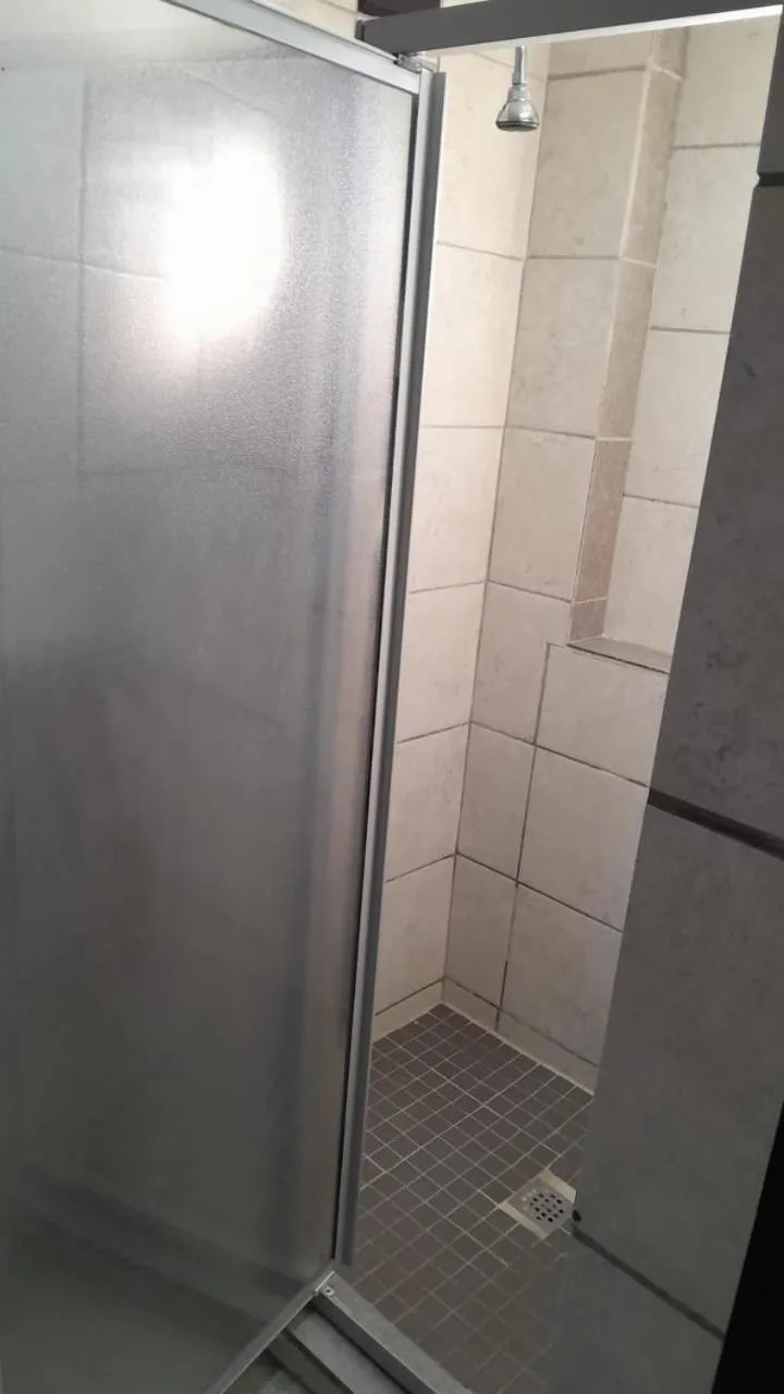 Shower in PMB Backpackers Lodge