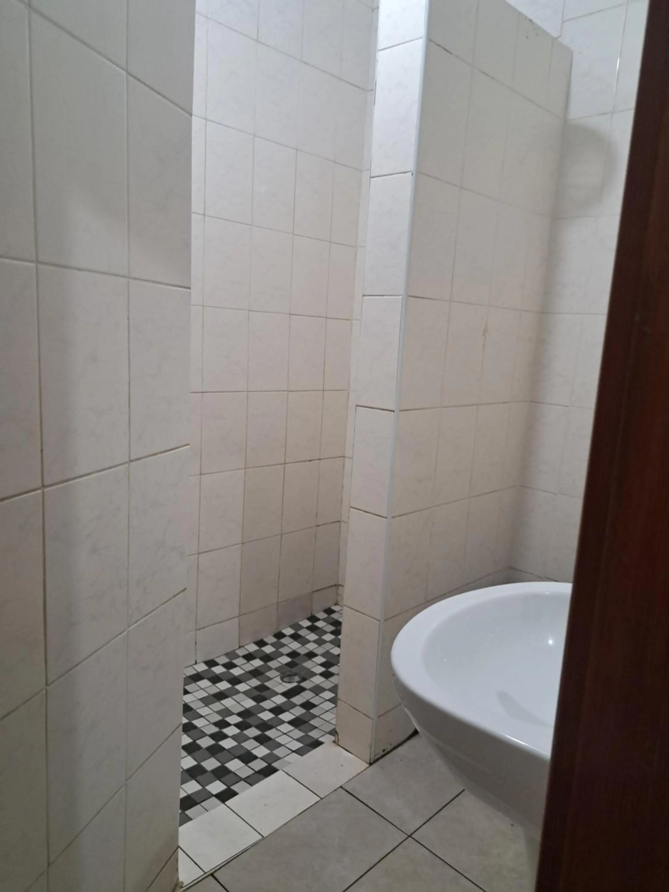 Shower in PMB Backpackers Lodge