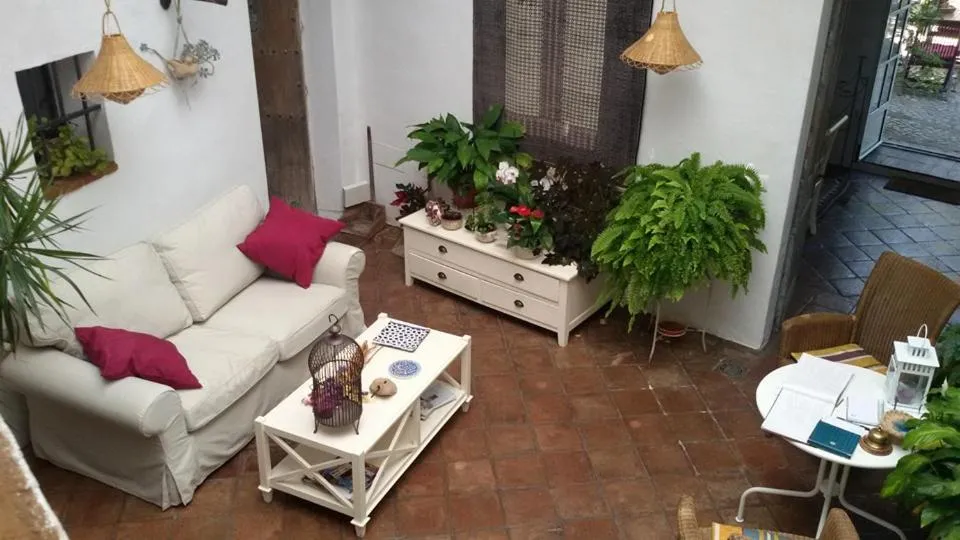 Communal lounge/ TV room in La Casa de Bovedas Charming Inn