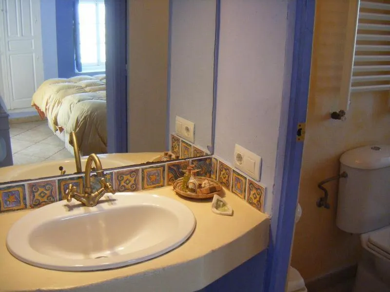 Bathroom in La Casa de Bovedas Charming Inn