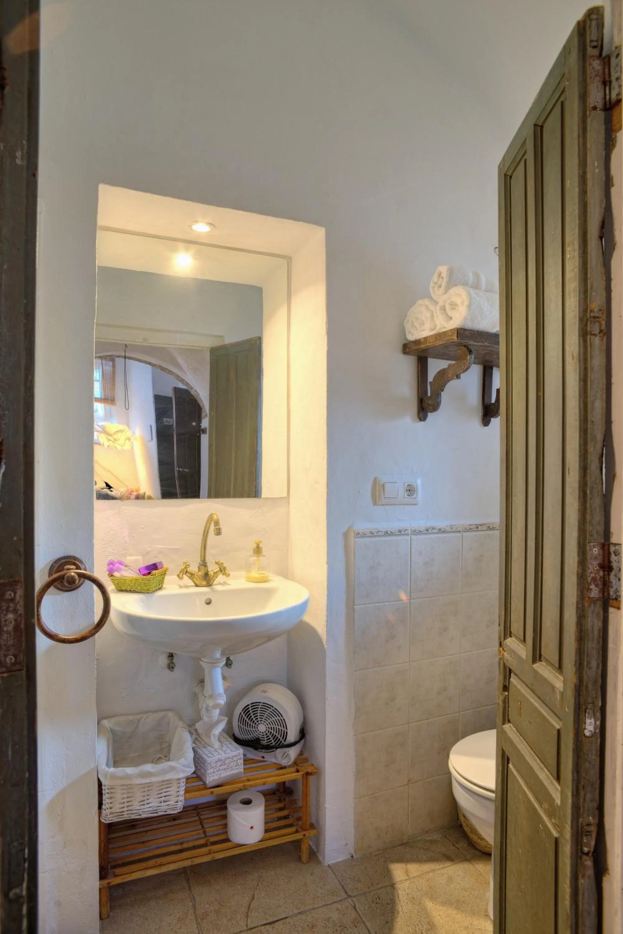 Bathroom in La Casa de Bovedas Charming Inn
