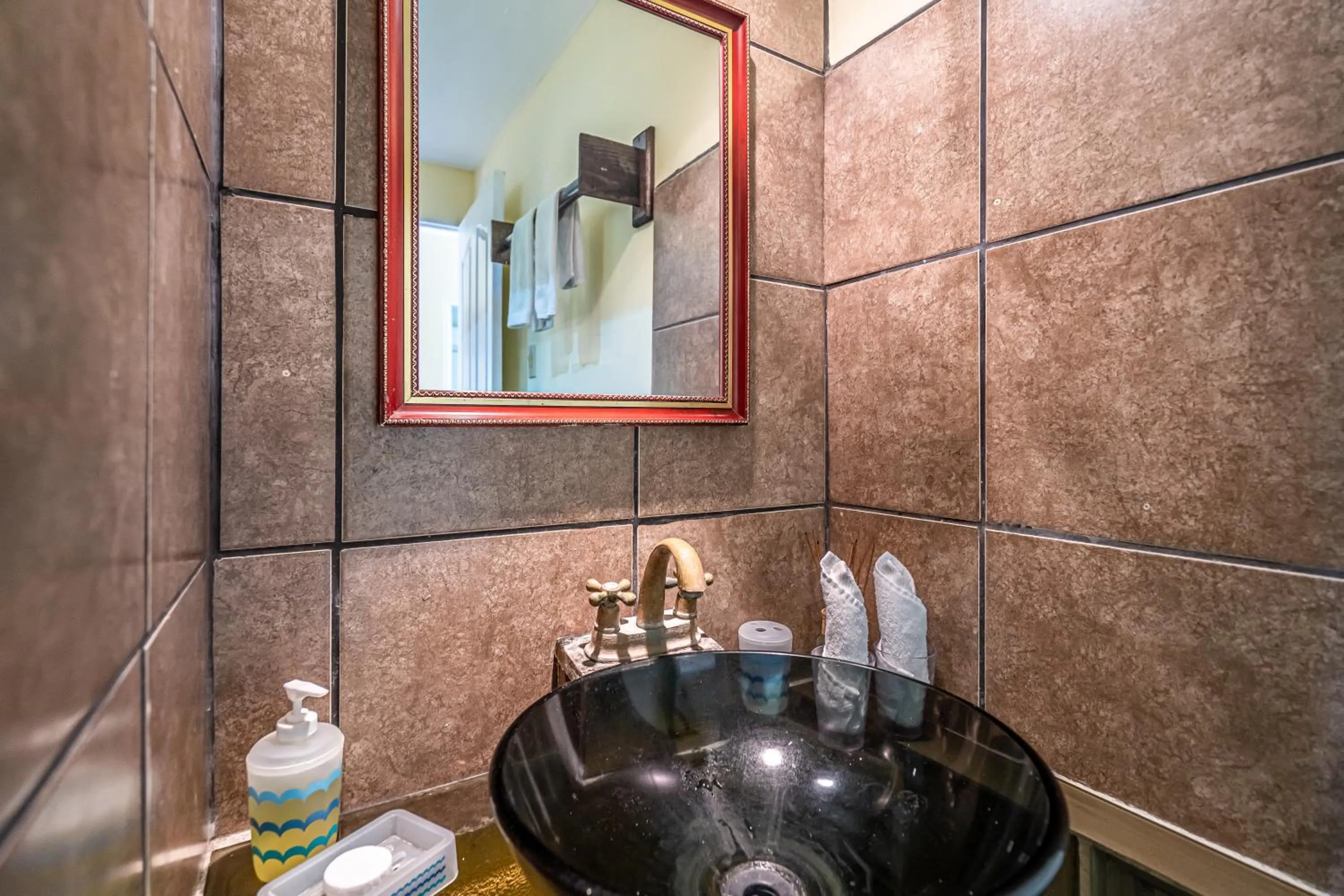 Bathroom in Peace of Paradise Breakfast Included Free Manuel Antonio Park Tour