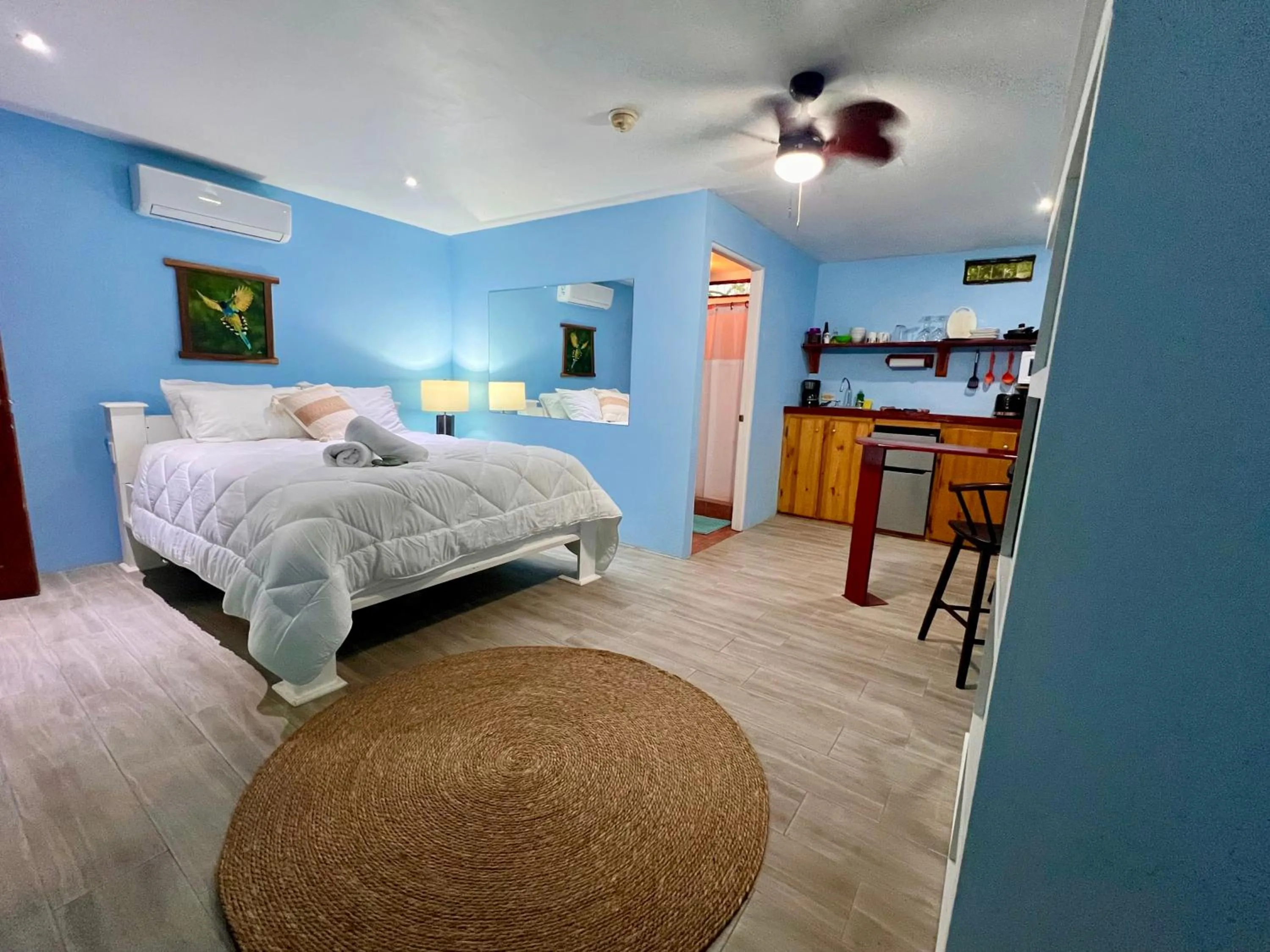 Bed in Peace of Paradise Breakfast Included Free Manuel Antonio Park Tour