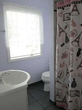 Bathroom in Ahoy Inn Guesthouse