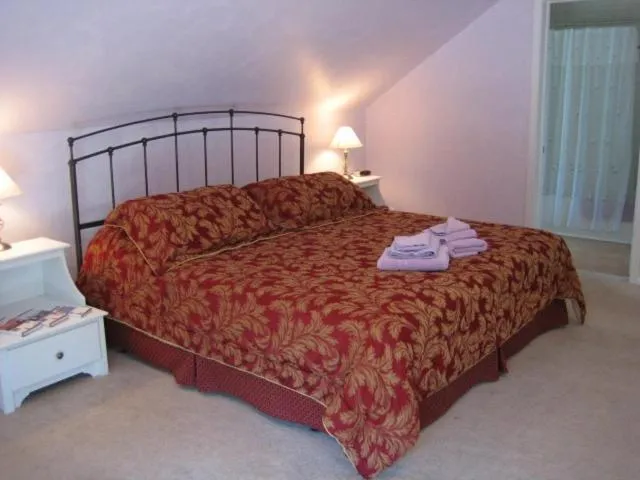 Bathroom, Bed in Ahoy Inn Guesthouse