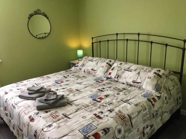 Bathroom, Bed in Ahoy Inn Guesthouse