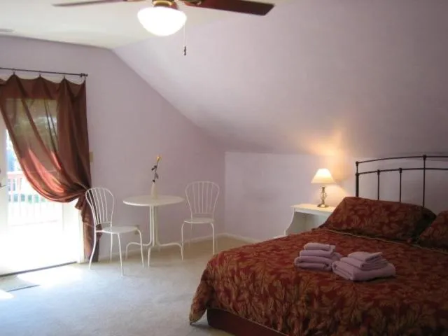 Bathroom, Bed in Ahoy Inn Guesthouse