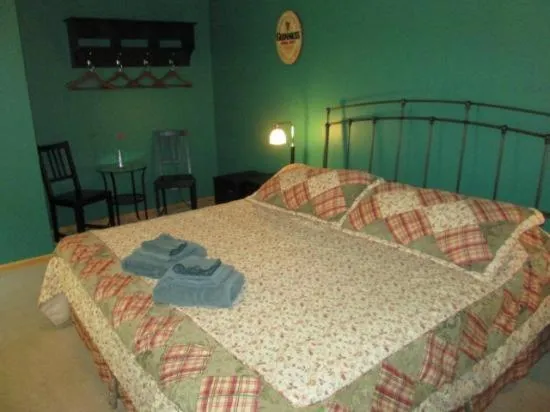 Bathroom, Bed in Ahoy Inn Guesthouse