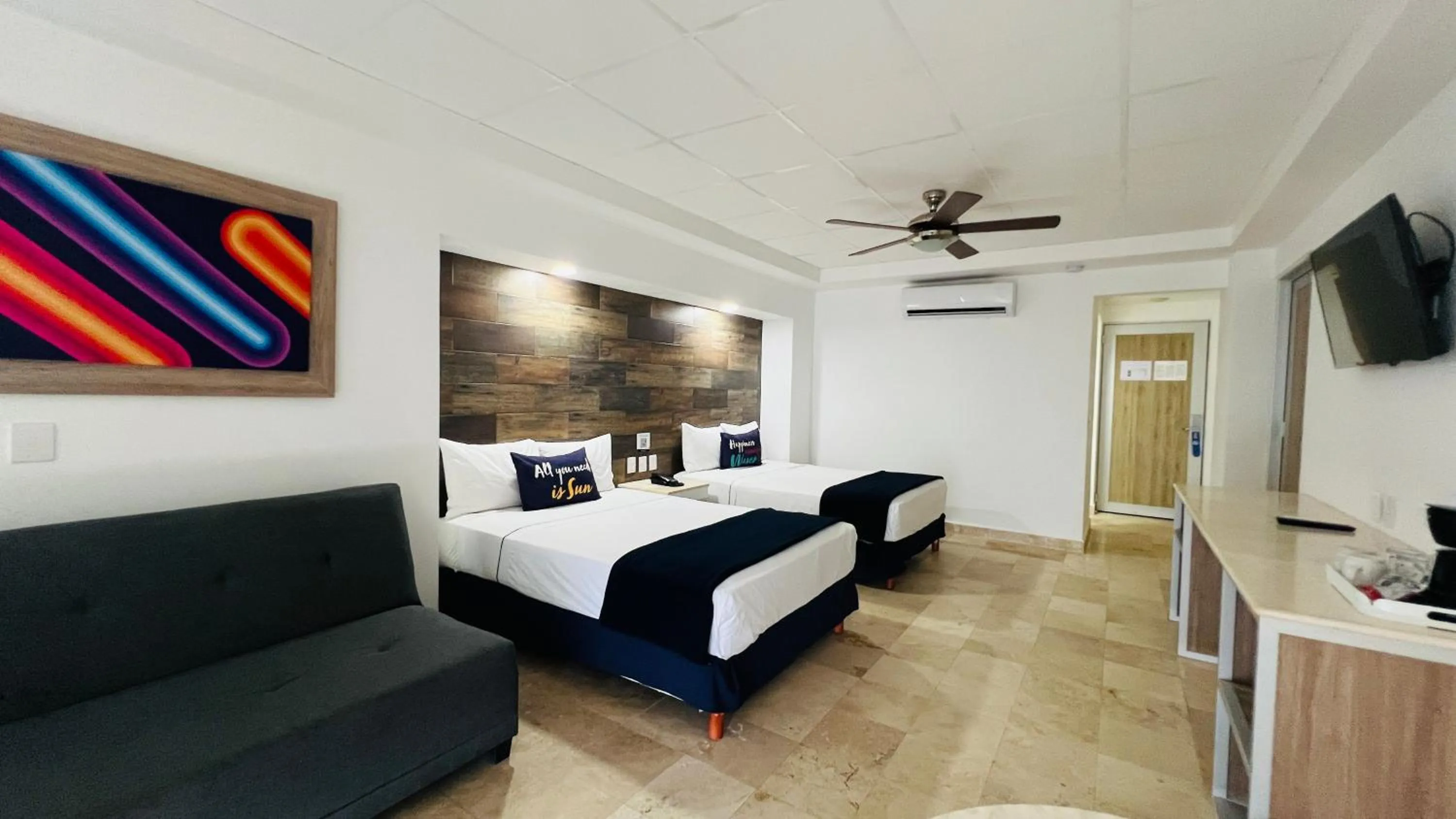 Photo of the whole room, Bed in Hotel Villa Varadero