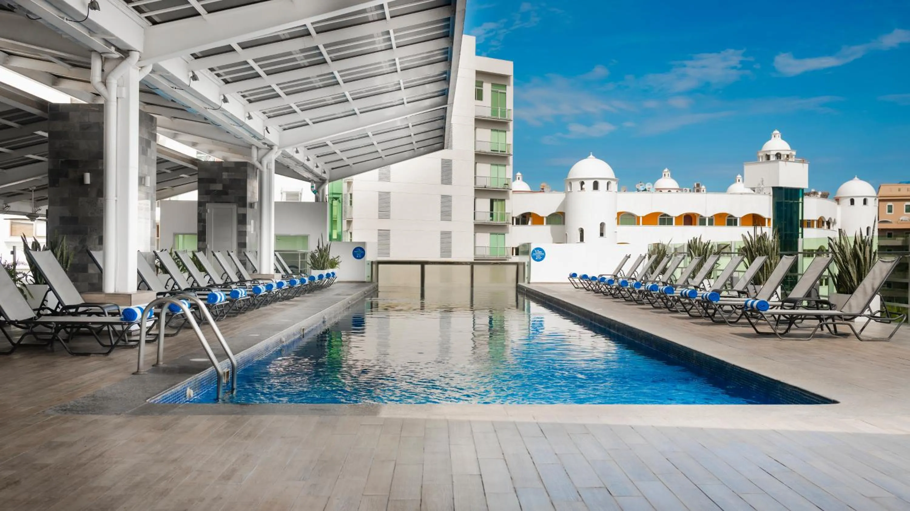 Swimming pool in Hotel Villa Varadero