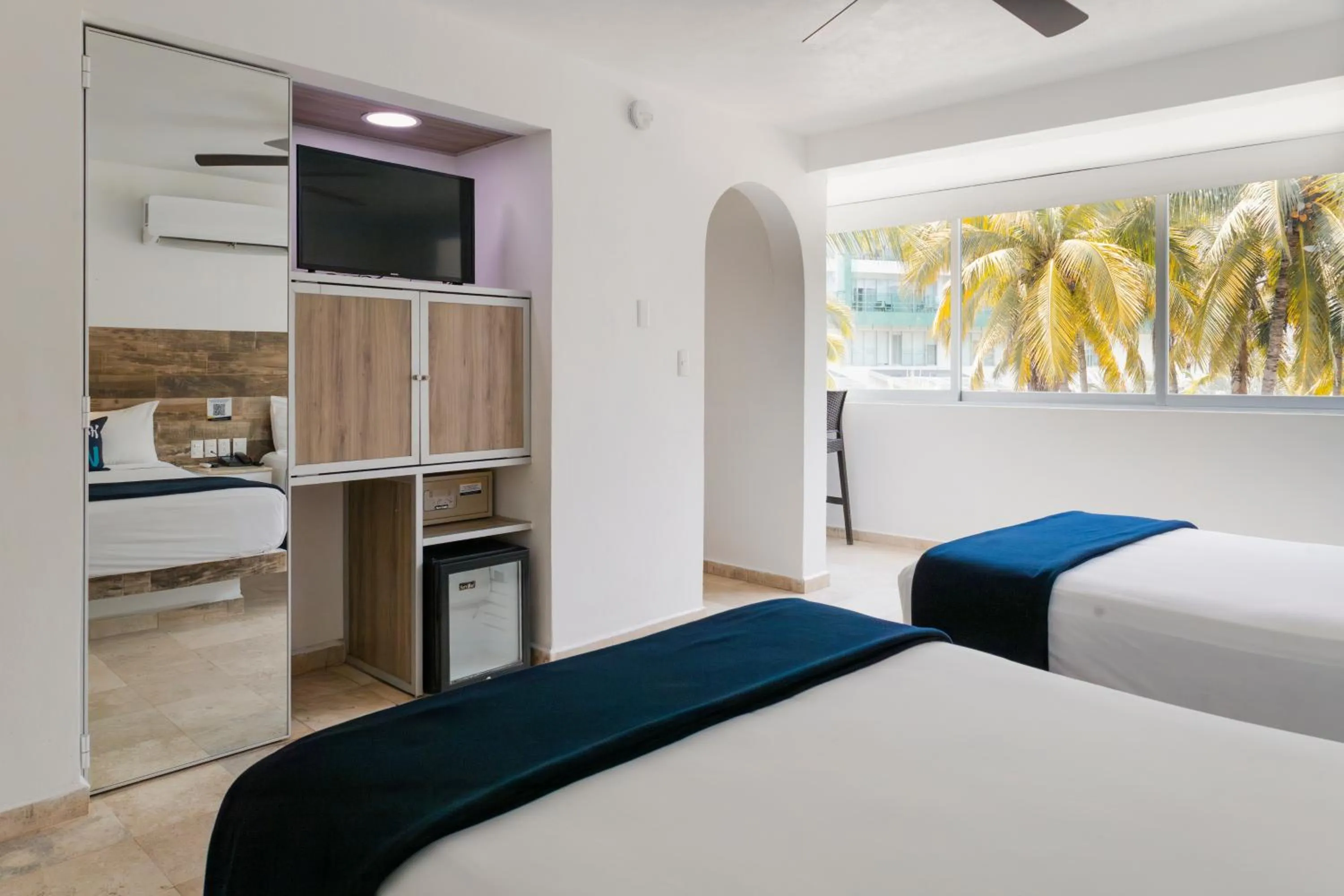 room service, Bed in Hotel Villa Varadero