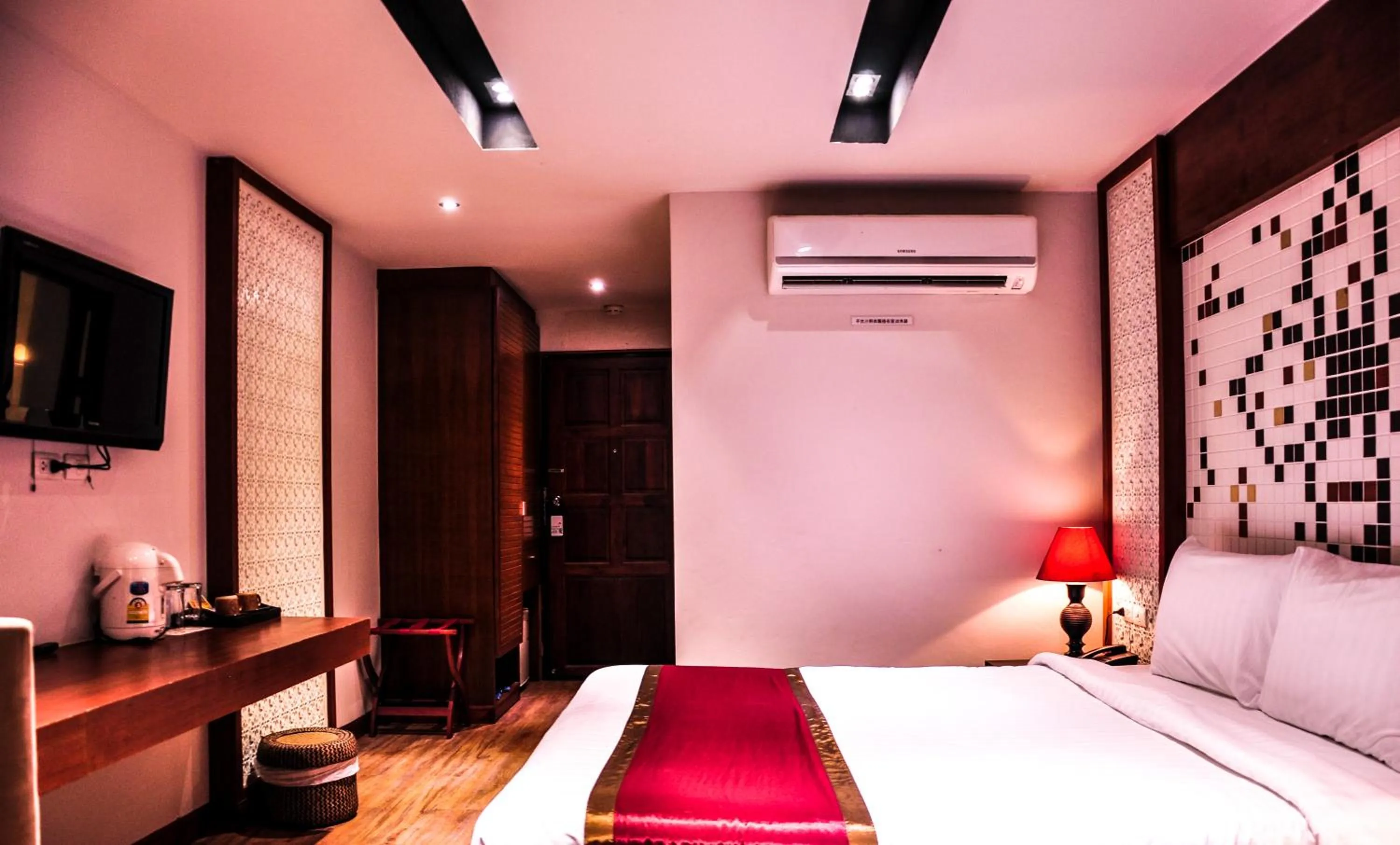 Bed in Phi Phi Natural Resort