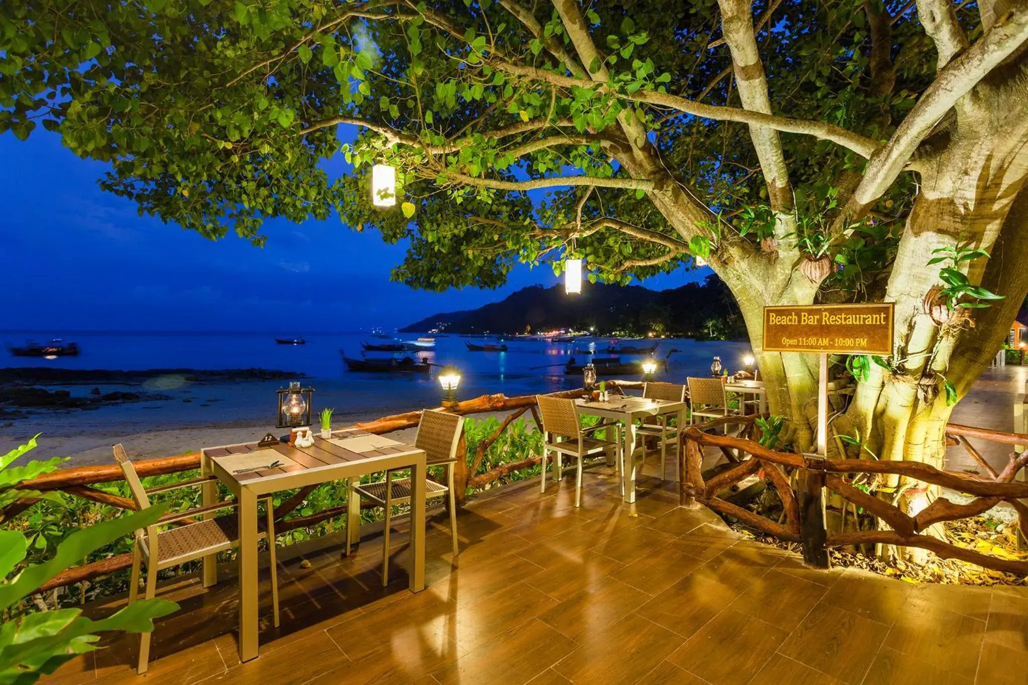 Restaurant/places to eat in Phi Phi Natural Resort Restaurant/places to eat in Phi Phi Natural Resort