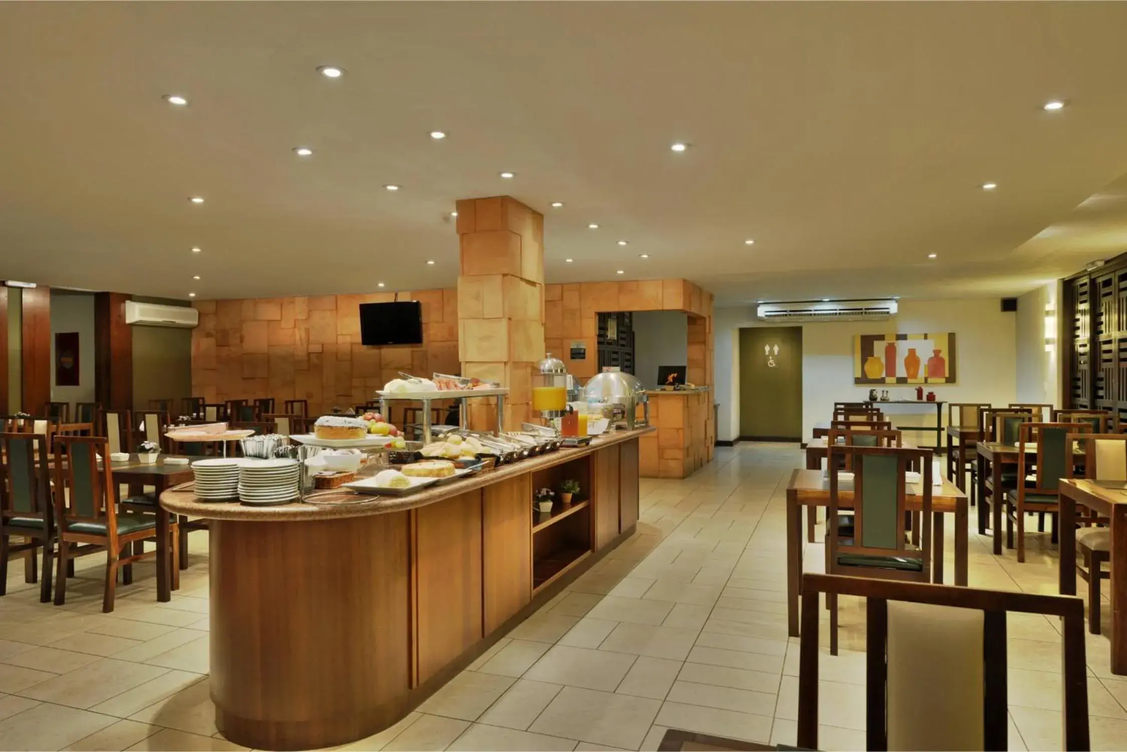 Restaurant/places to eat in Hotel Deville Express Cascavel Restaurant/places to eat in Hotel Deville Express Cascavel