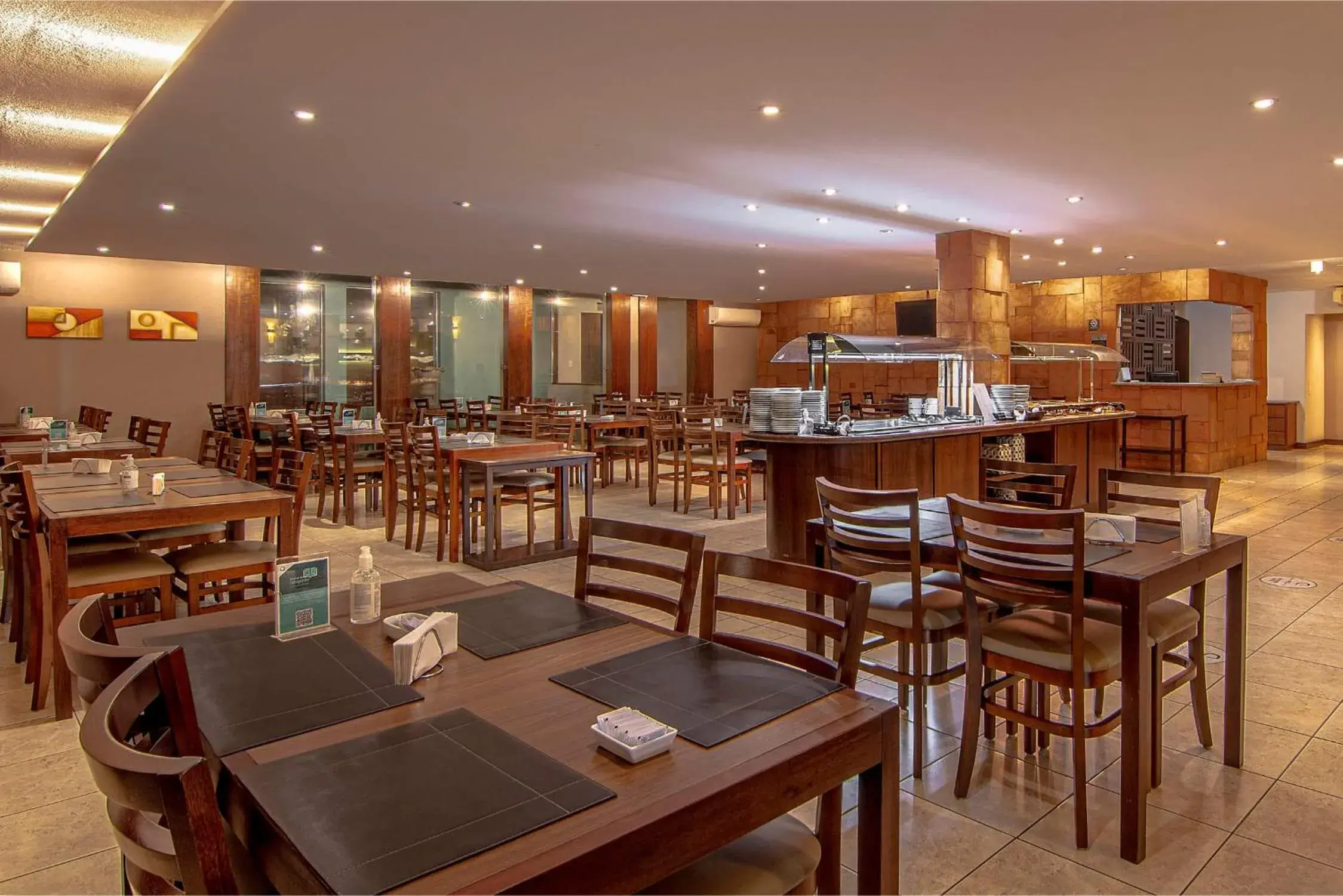 Restaurant/places to eat in Hotel Deville Express Cascavel Restaurant/places to eat in Hotel Deville Express Cascavel