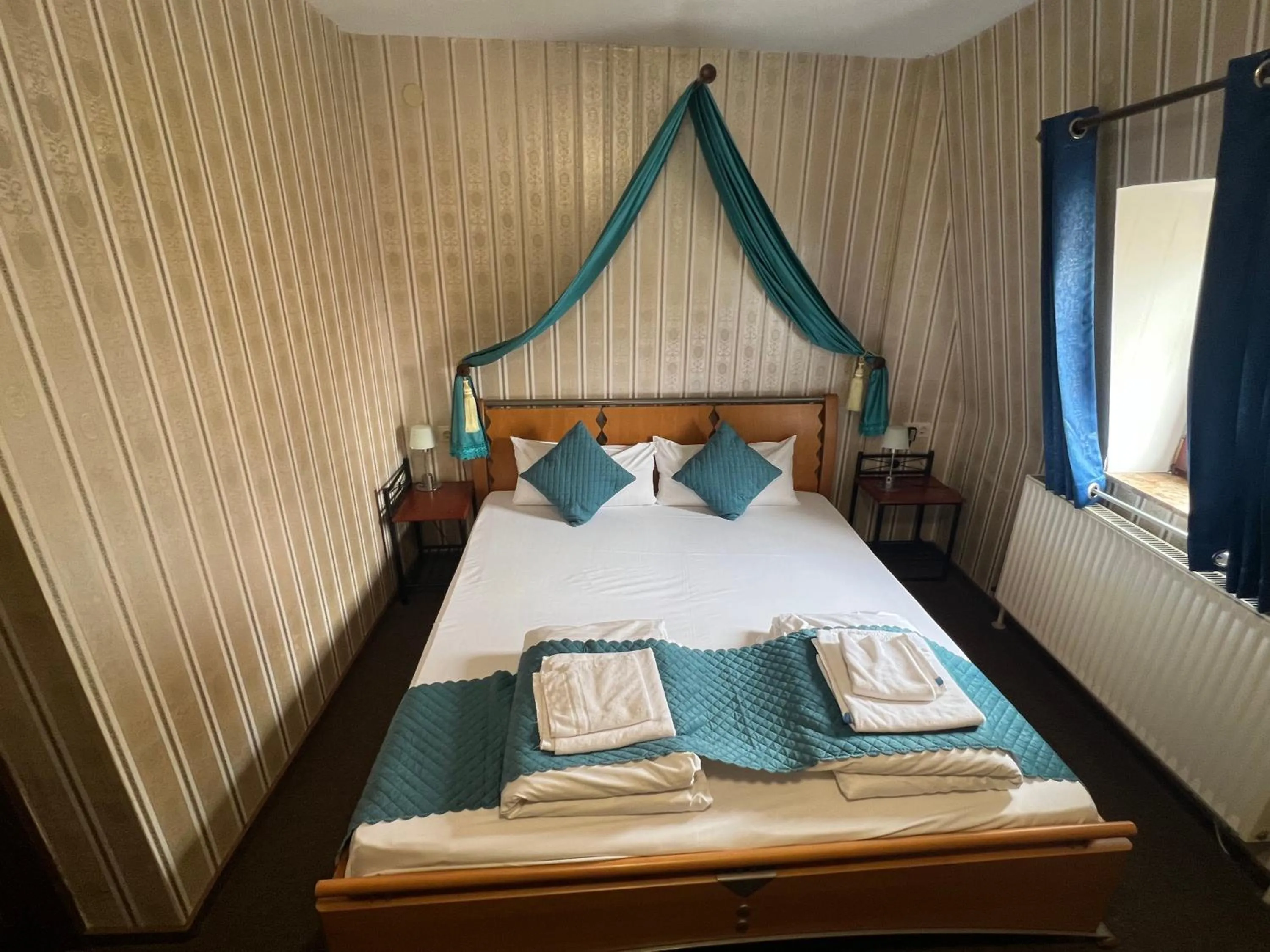 Bed in Hotel Schwarzer Adler