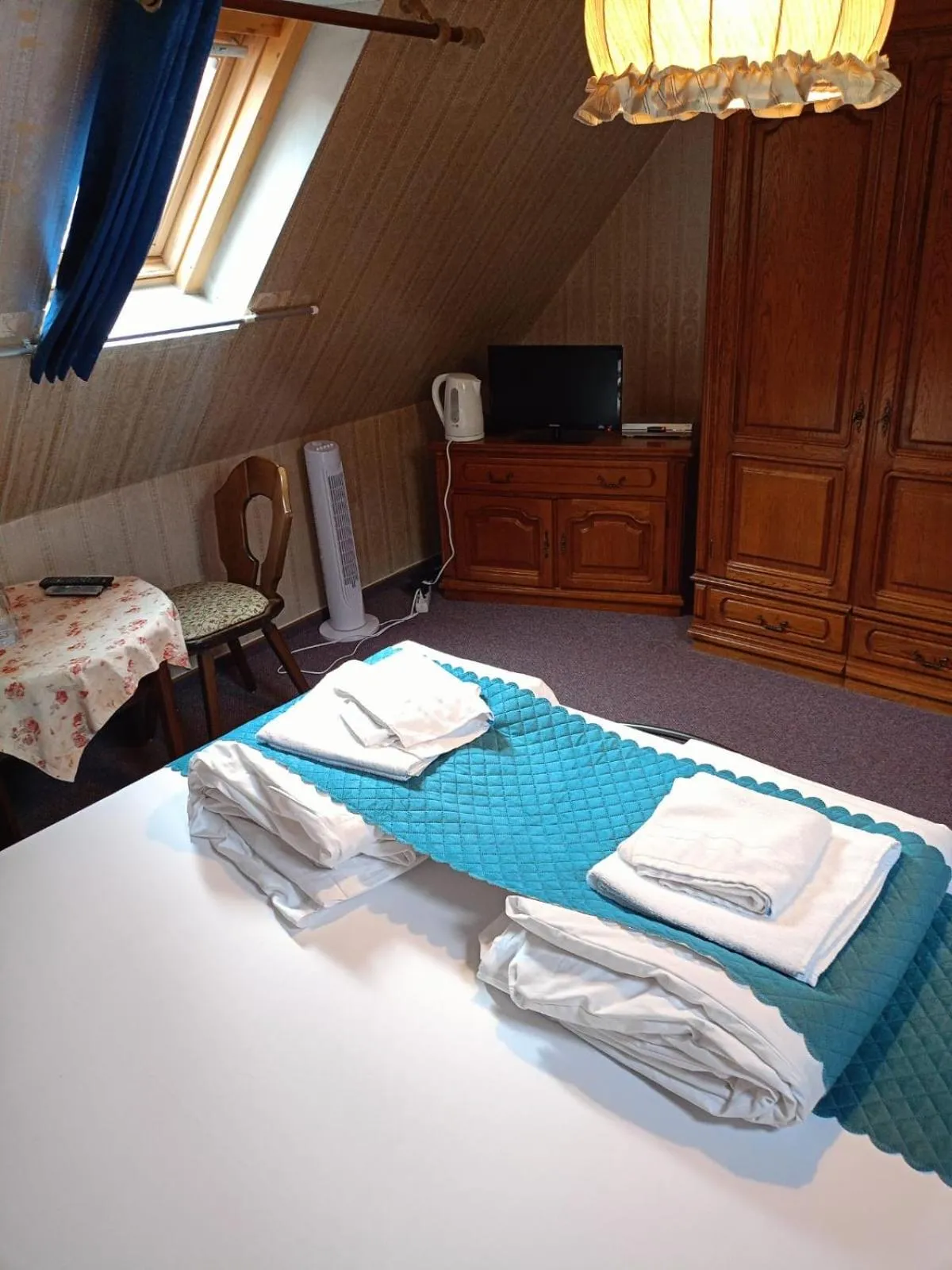 Bed in Hotel Schwarzer Adler