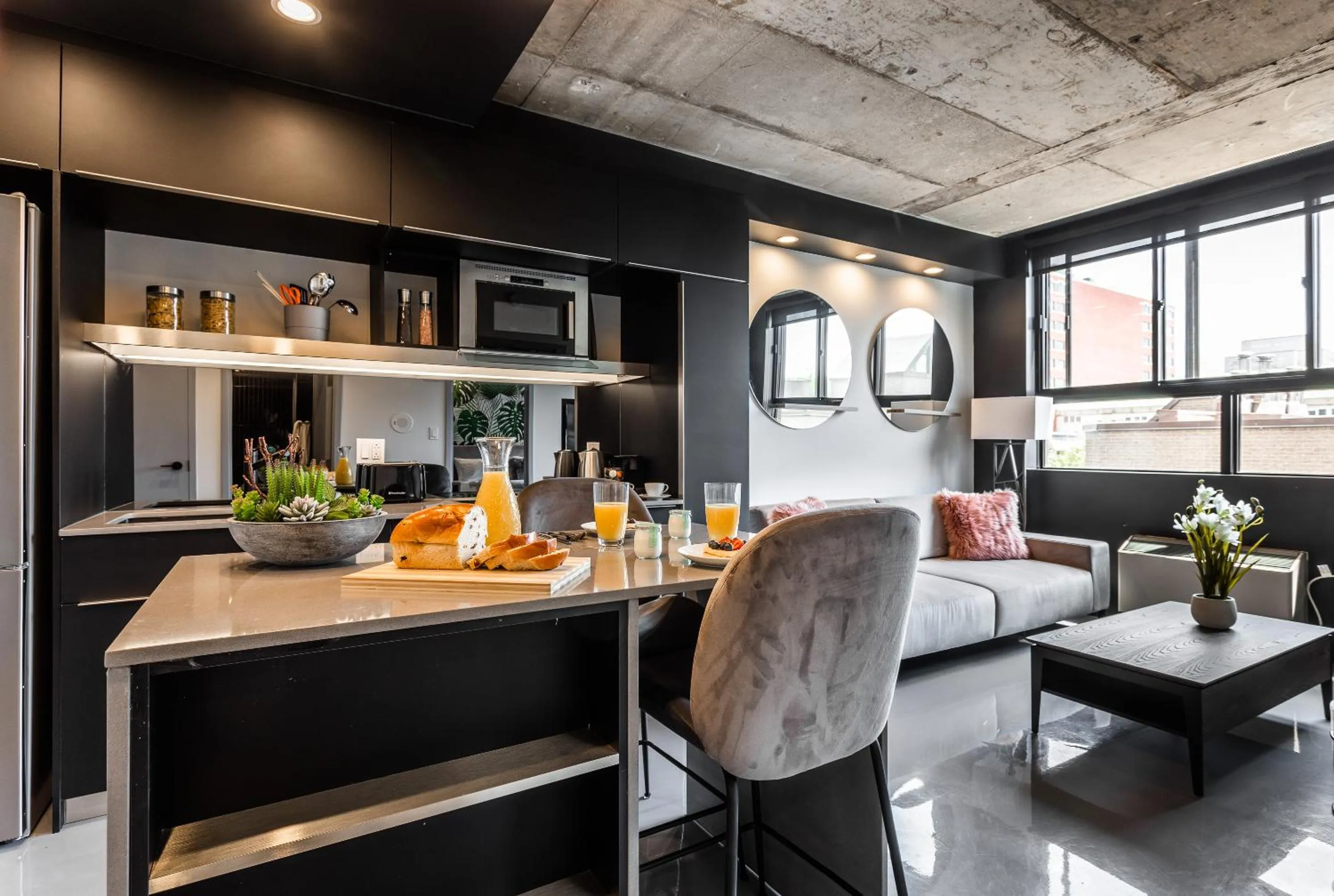 Lounge or bar in Pierce Boutique Apartments by Simplissimmo