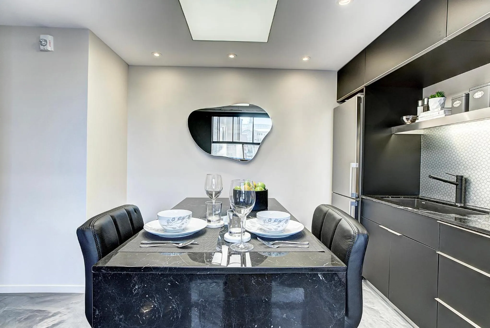 Kitchen or kitchenette in Pierce Boutique Apartments by Simplissimmo