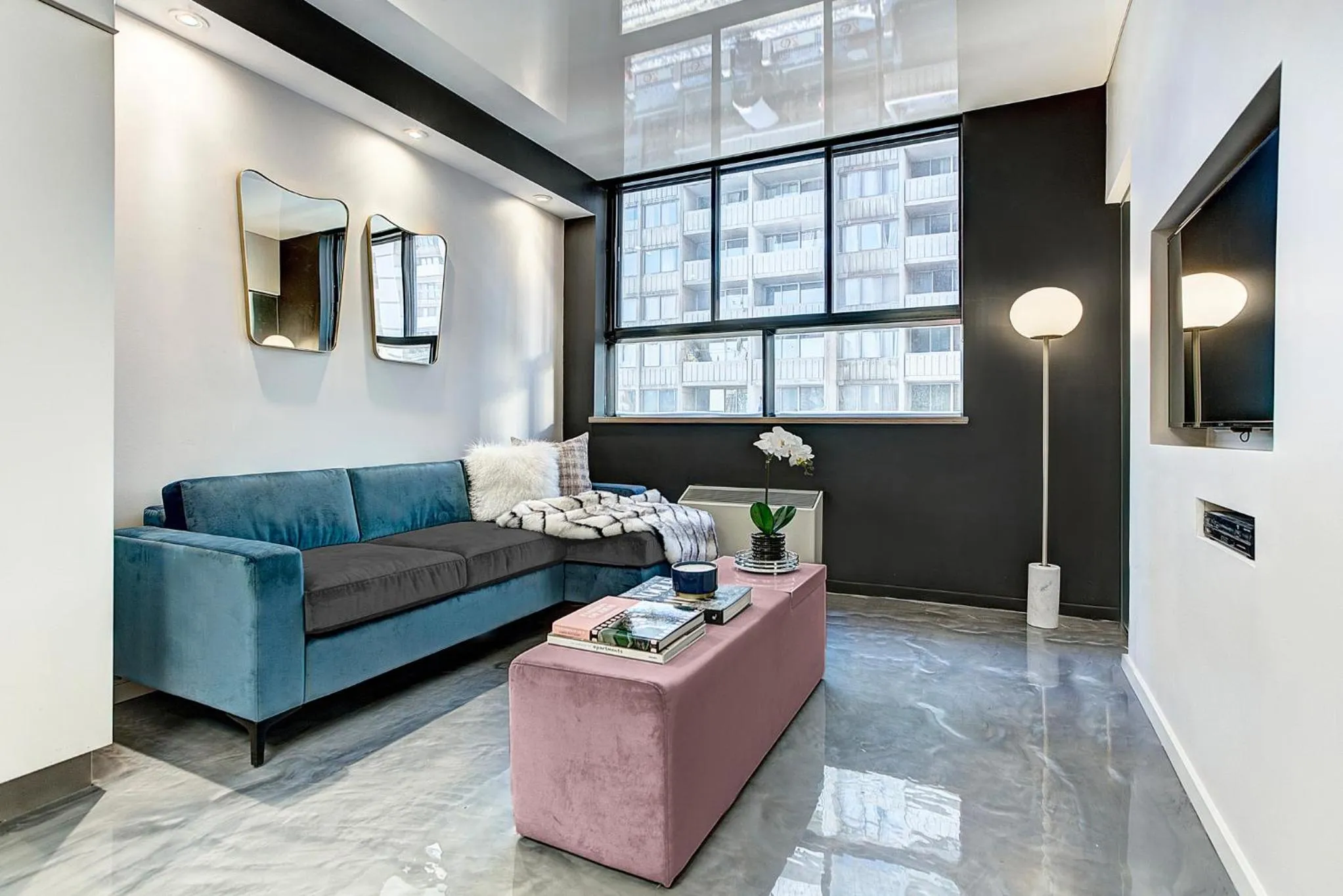 Living room in Pierce Boutique Apartments by Simplissimmo