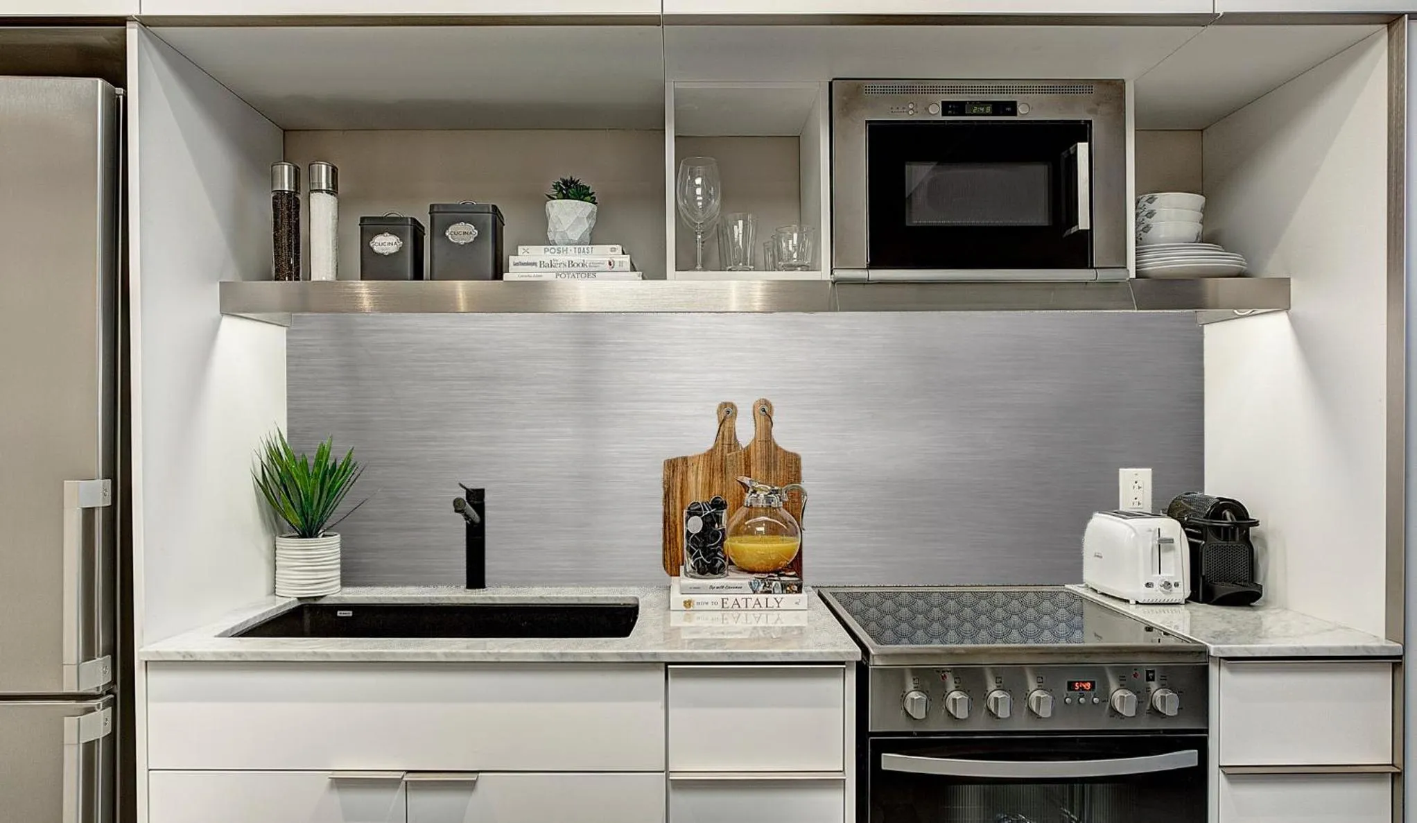 Coffee/tea facilities in Pierce Boutique Apartments by Simplissimmo