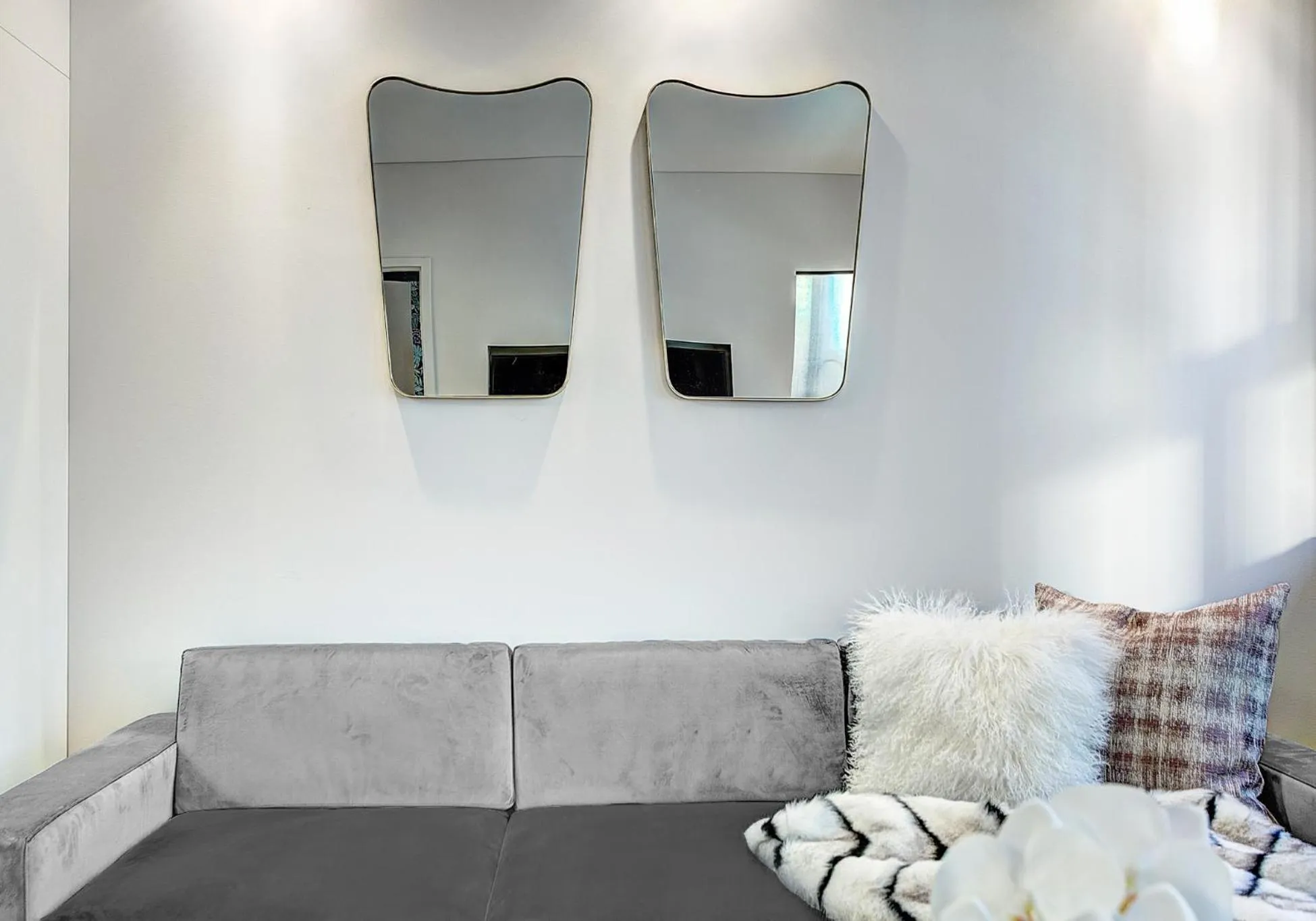 Living room in Pierce Boutique Apartments by Simplissimmo