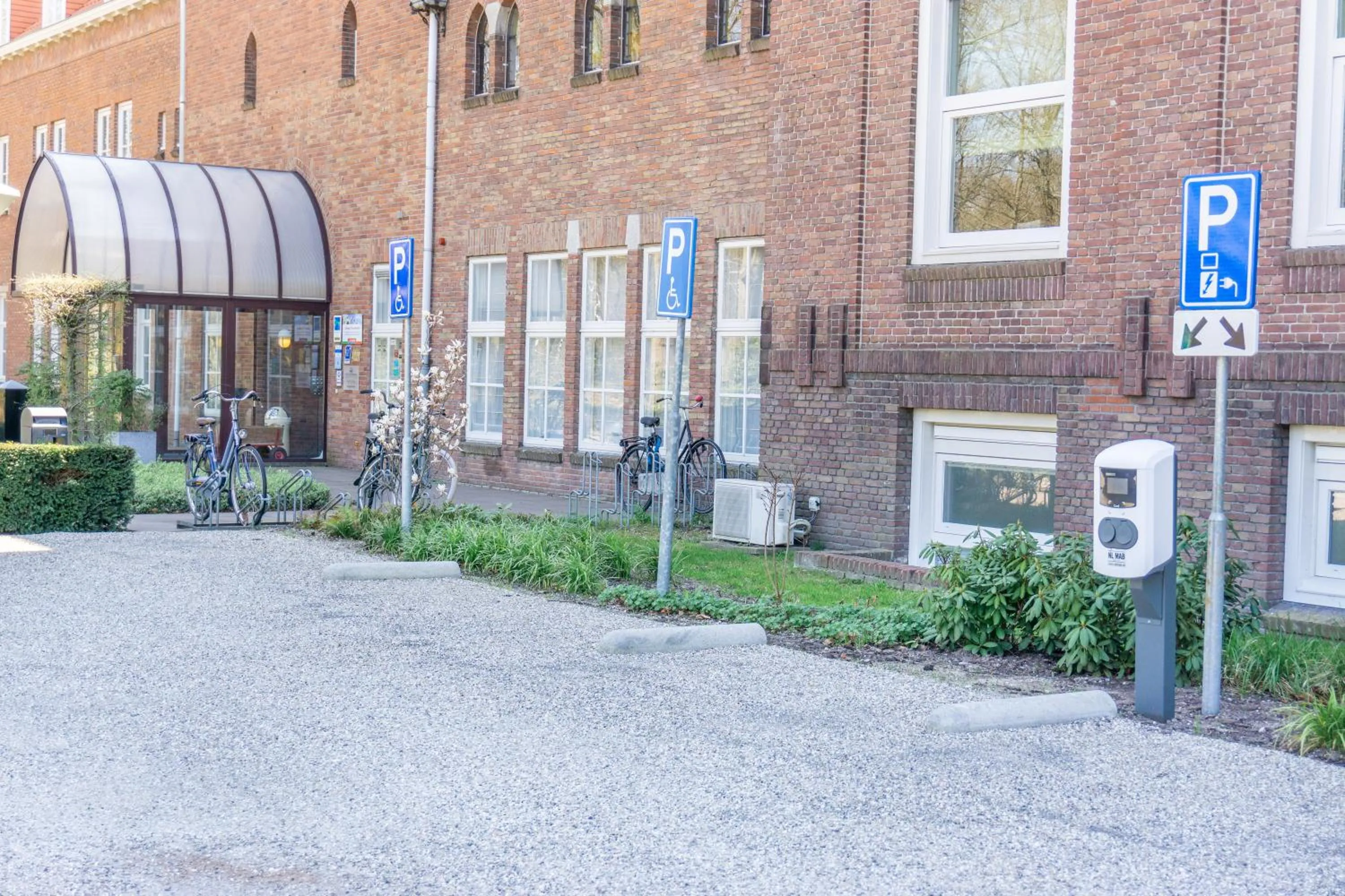 Property building in Hotel Kontakt der Kontinenten