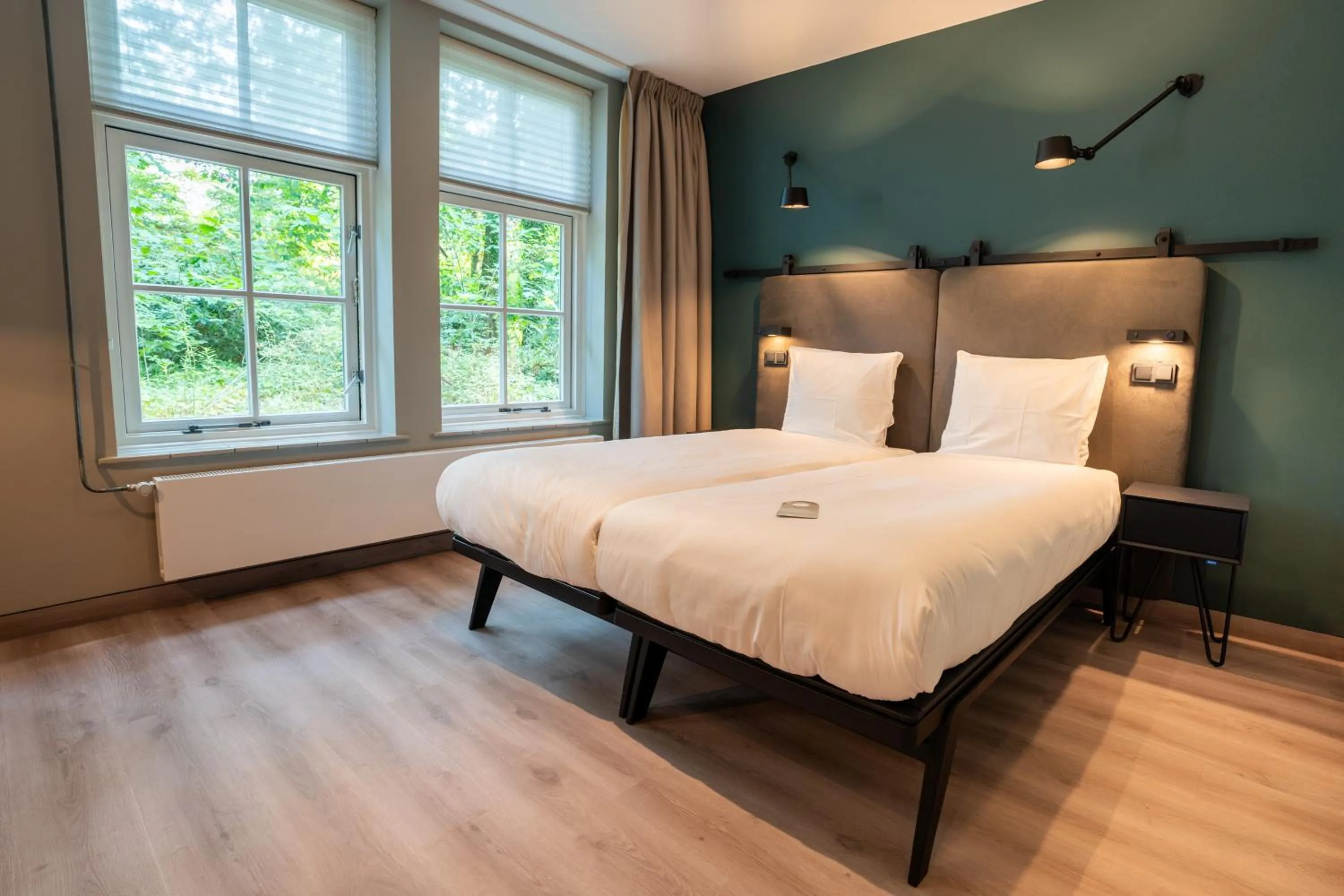 Bedroom, Bed in Hotel Kontakt der Kontinenten