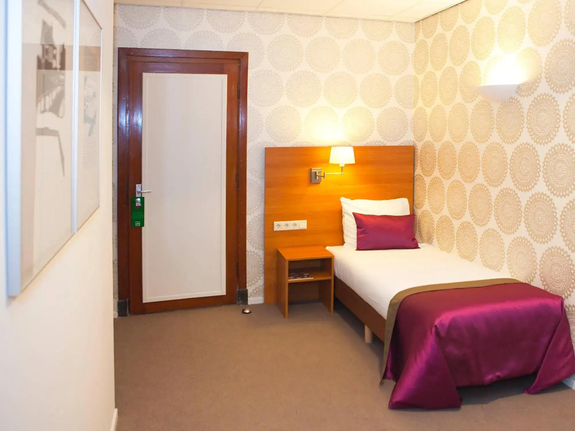 Standard Single Room in Hotel Kontakt der Kontinenten Standard Single Room in Hotel Kontakt der Kontinenten