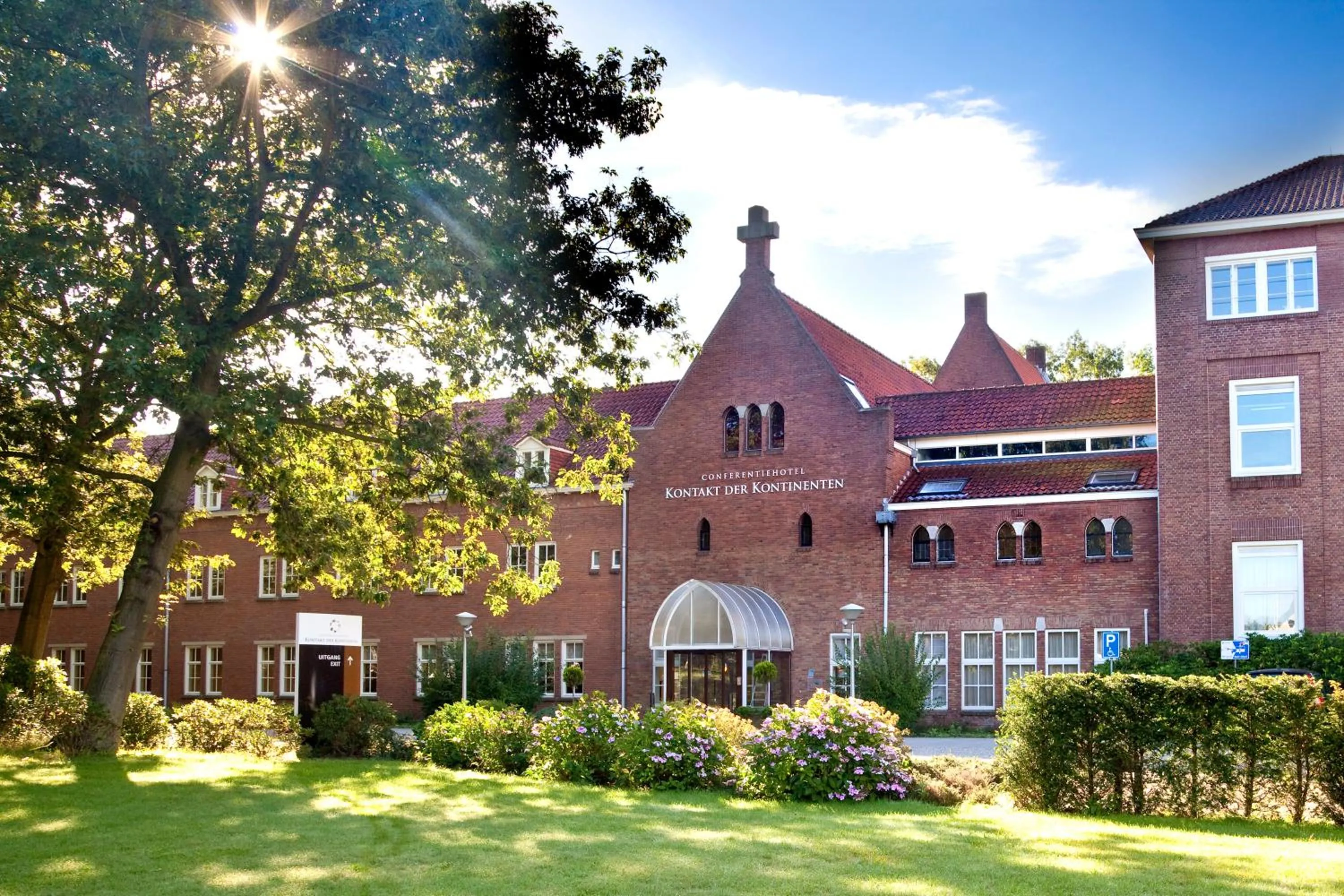 Property building in Hotel Kontakt der Kontinenten