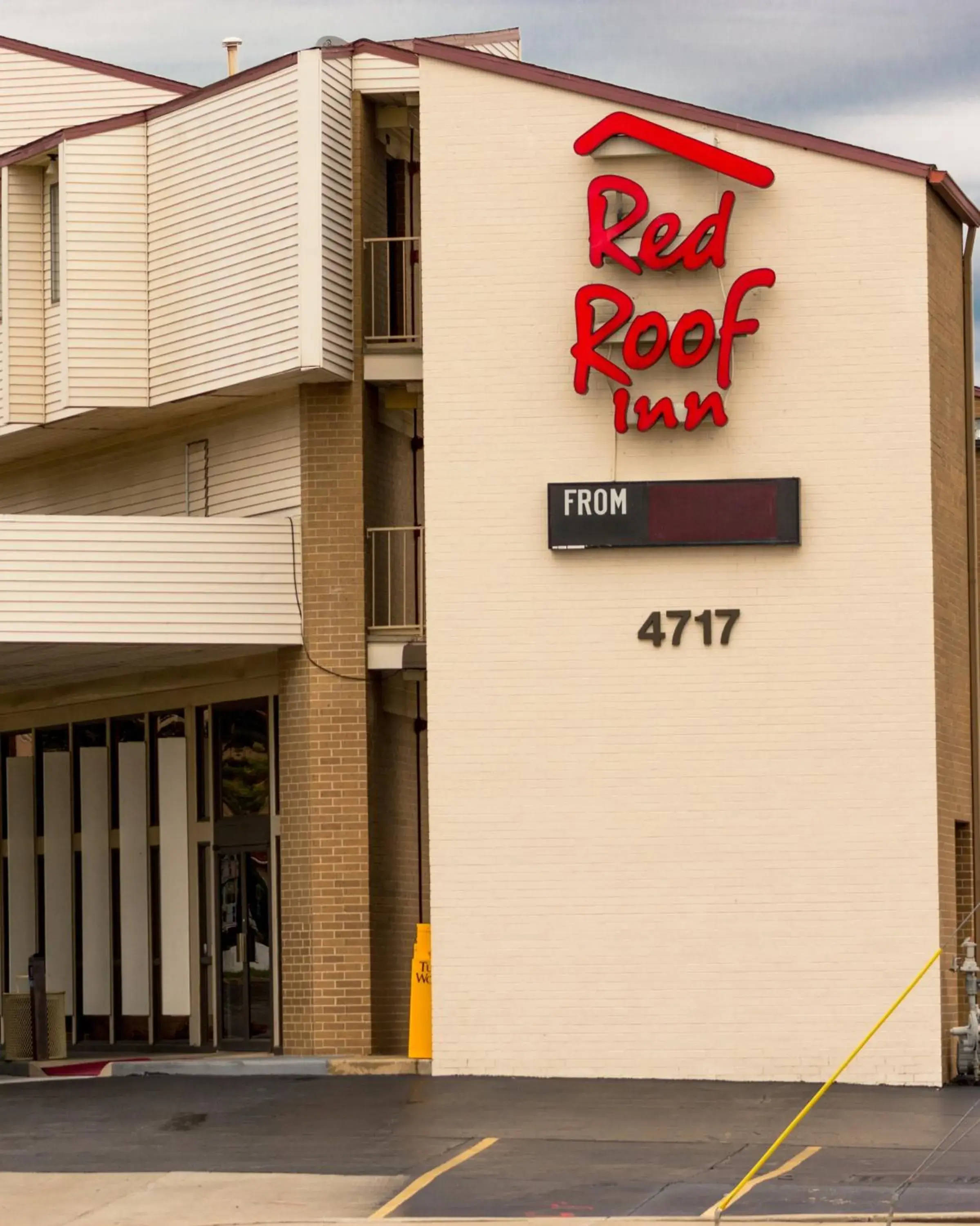 Property building in Red Roof Inn Tulsa