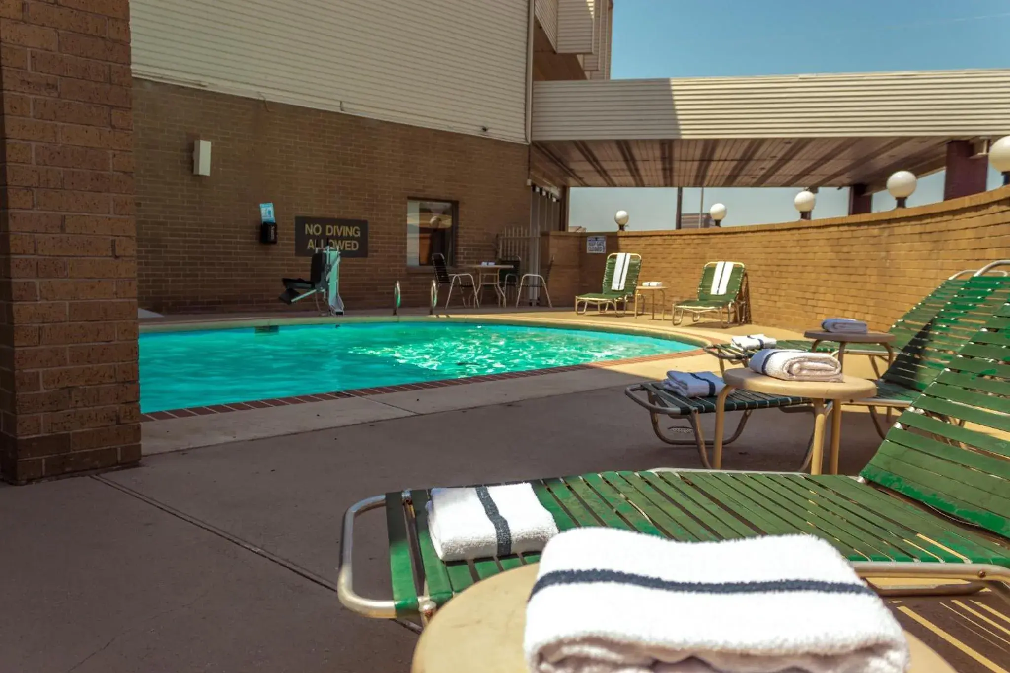 Swimming Pool in Red Roof Inn Tulsa