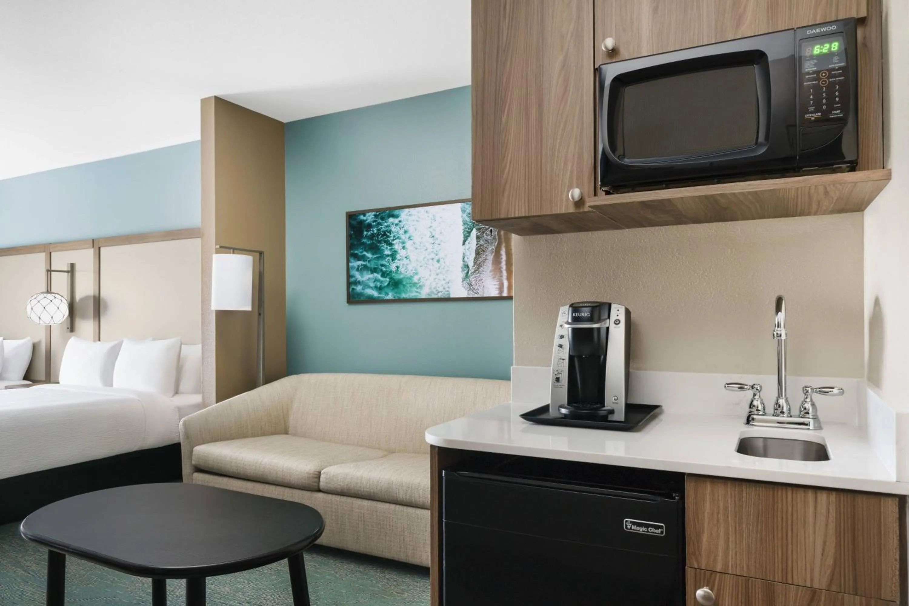 Bedroom, Bed in Fairfield by Marriott Inn & Suites Marathon Florida Keys