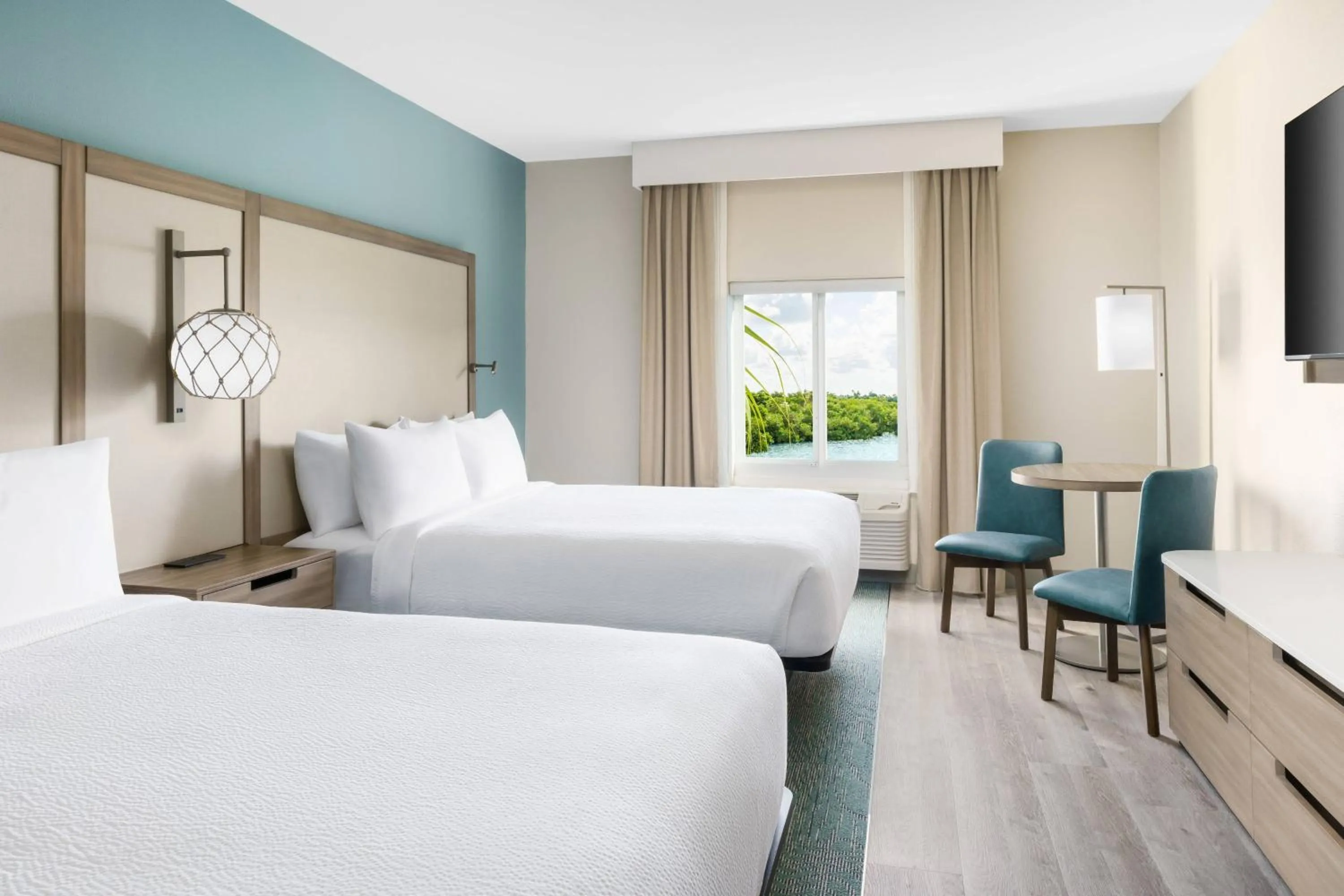 Swimming pool, Bed in Fairfield by Marriott Inn & Suites Marathon Florida Keys