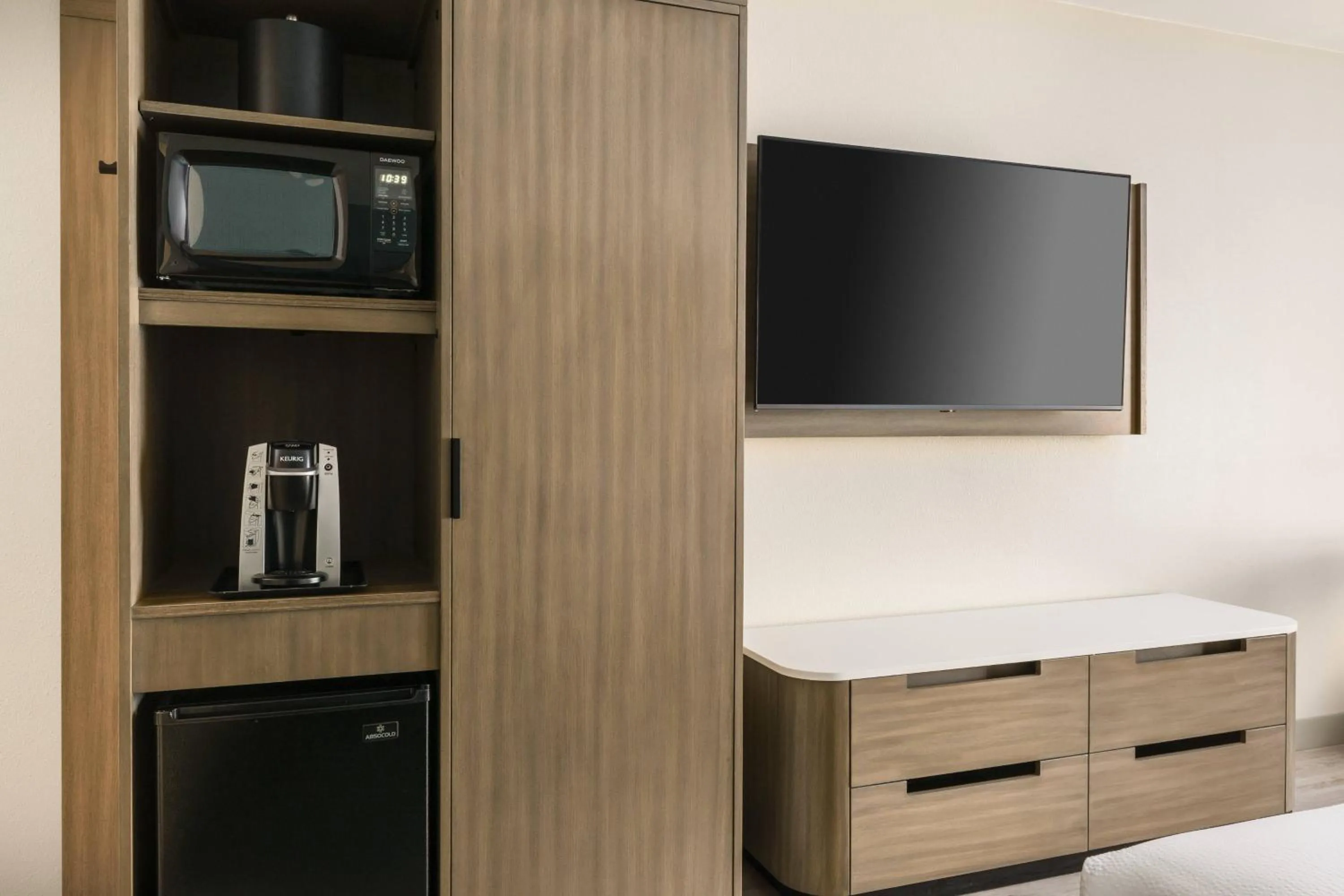 Photo of the whole room in Fairfield by Marriott Inn & Suites Marathon Florida Keys