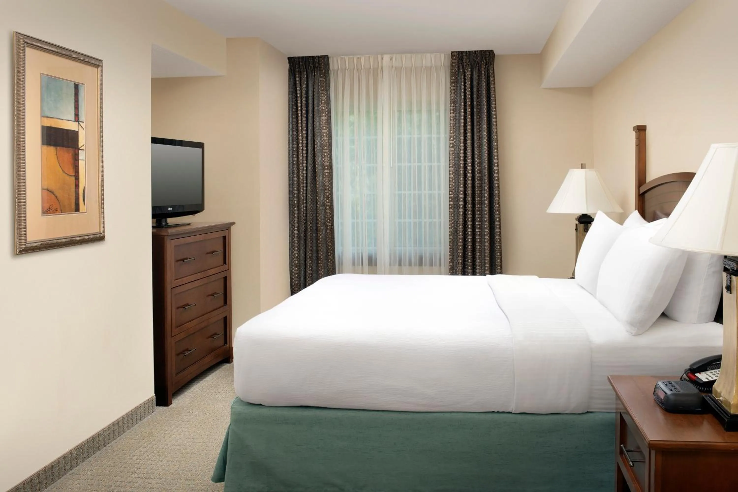 Bed in Staybridge Suites North Brunswick by IHG